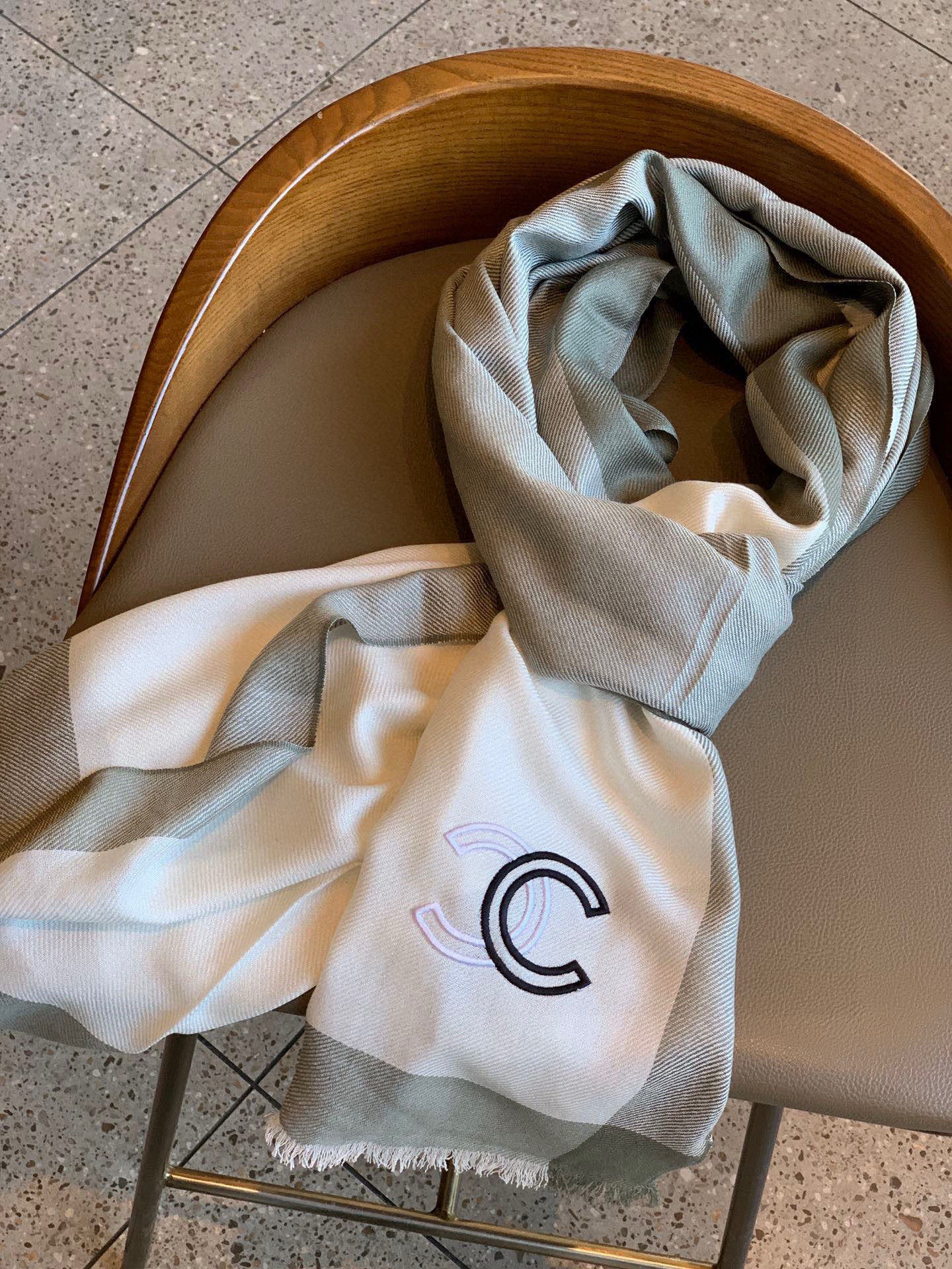    香奈儿 秋冬新款，绝对顶级品质 非常提升品位⚠️【超级完美的配色】⚠️专柜限量色非常奢华，，时尚又