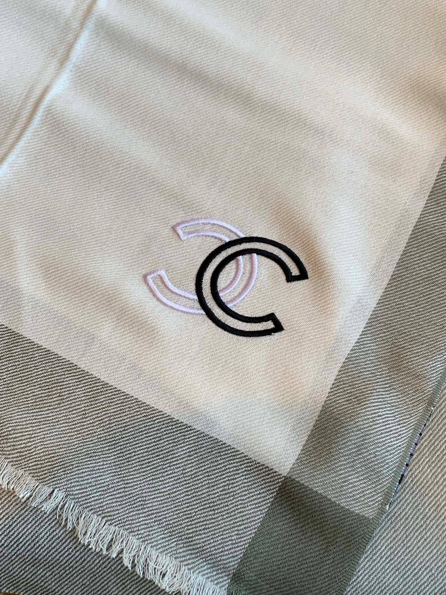    香奈儿 秋冬新款，绝对顶级品质 非常提升品位⚠️【超级完美的配色】⚠️专柜限量色非常奢华，，时尚又