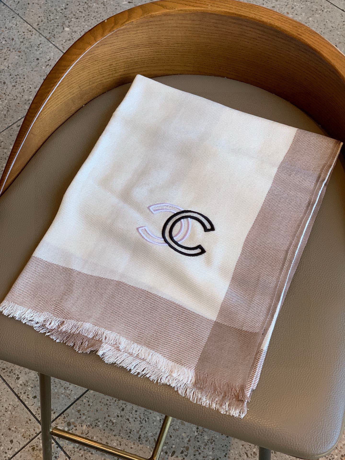    香奈儿 秋冬新款，绝对顶级品质 非常提升品位⚠️【超级完美的配色】⚠️专柜限量色非常奢华，，时尚又