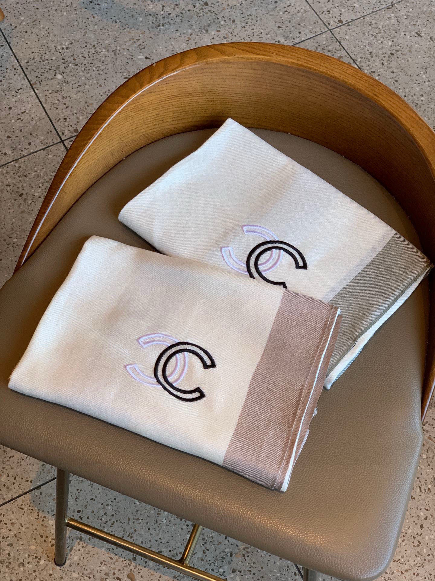    香奈儿 秋冬新款，绝对顶级品质 非常提升品位⚠️【超级完美的配色】⚠️专柜限量色非常奢华，，时尚又