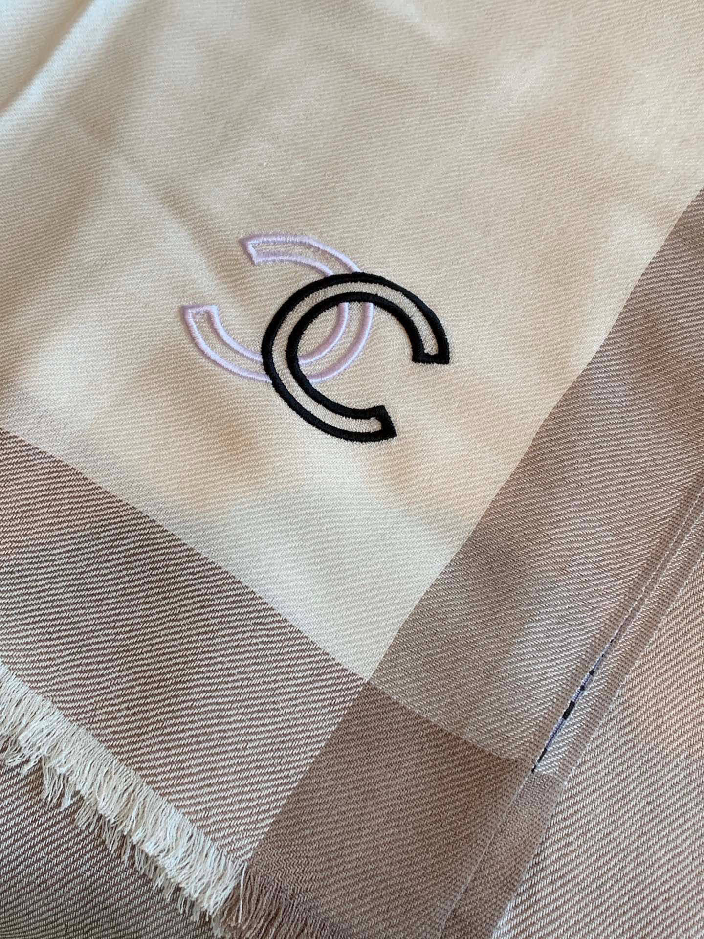    香奈儿 秋冬新款，绝对顶级品质 非常提升品位⚠️【超级完美的配色】⚠️专柜限量色非常奢华，，时尚又