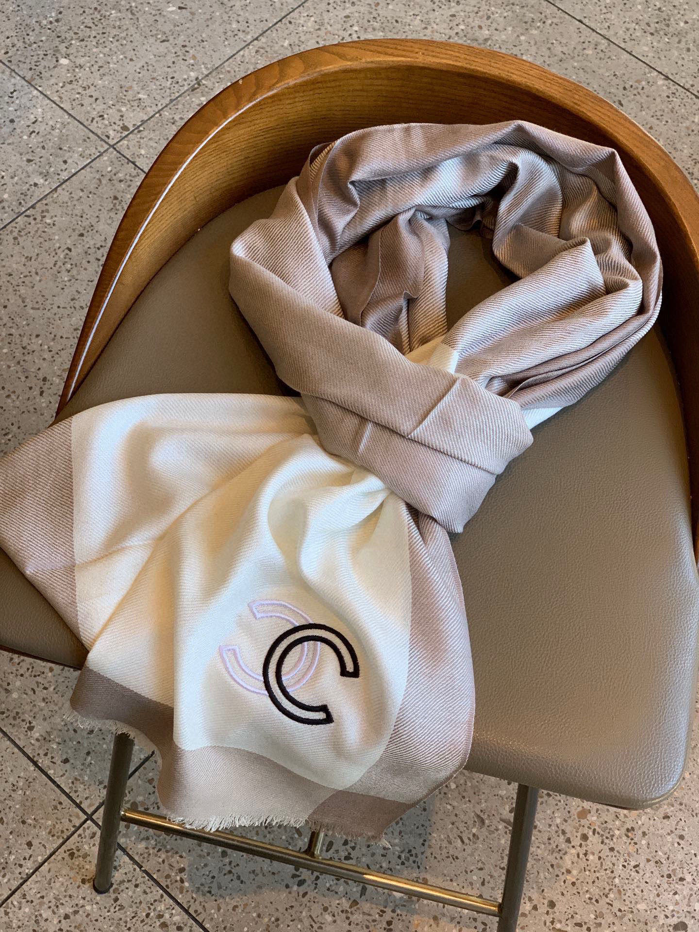    香奈儿 秋冬新款，绝对顶级品质 非常提升品位⚠️【超级完美的配色】⚠️专柜限量色非常奢华，，时尚又