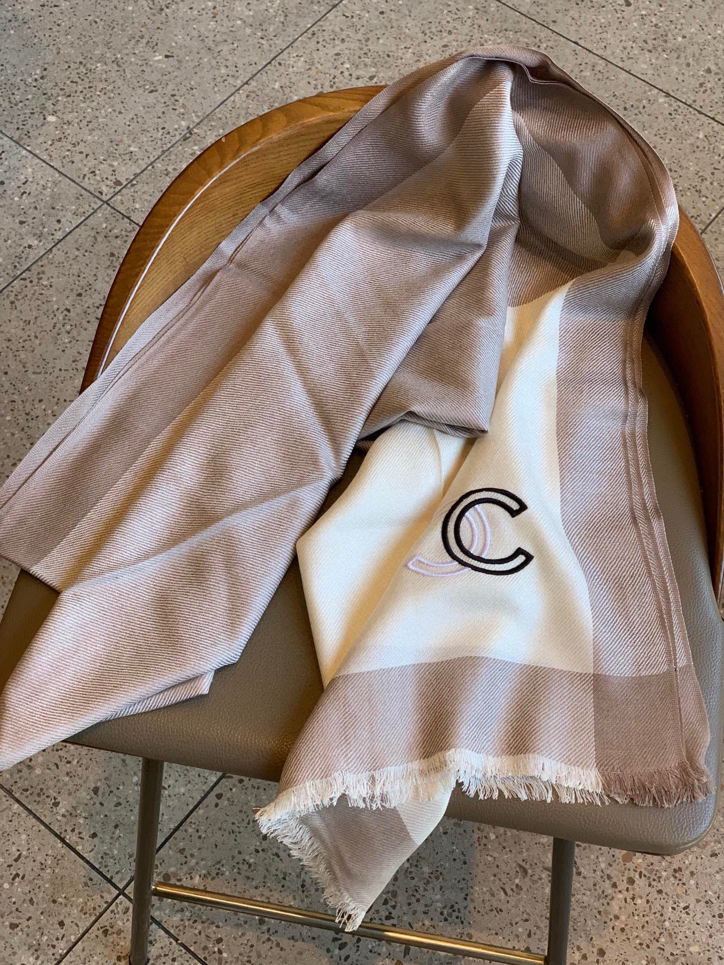    香奈儿 秋冬新款，绝对顶级品质 非常提升品位⚠️【超级完美的配色】⚠️专柜限量色非常奢华，，时尚又