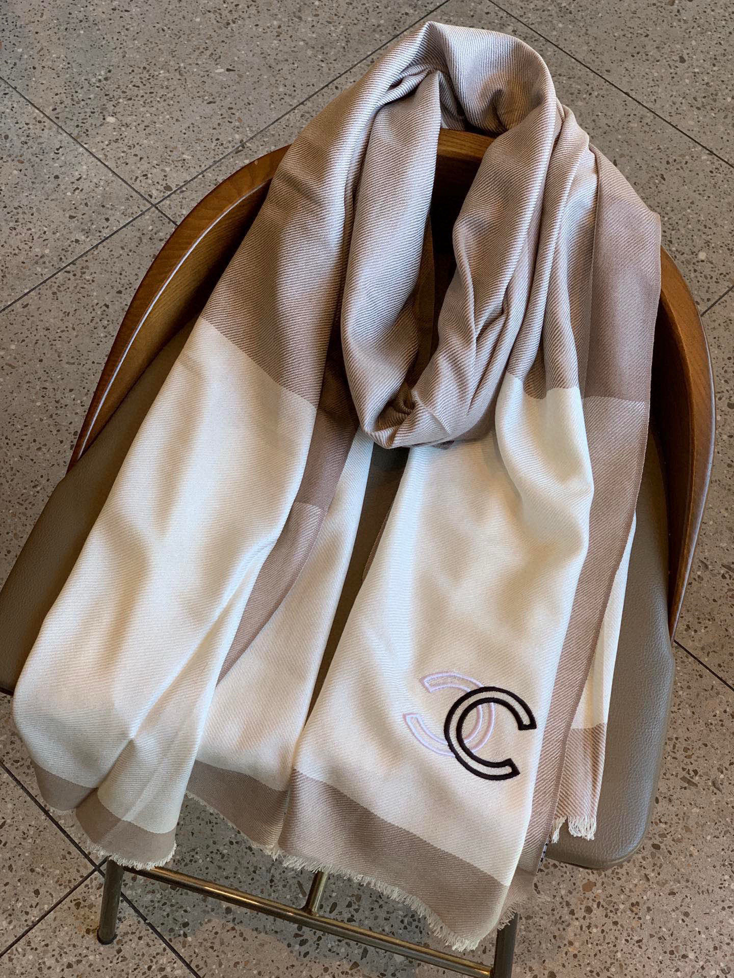    香奈儿 秋冬新款，绝对顶级品质 非常提升品位⚠️【超级完美的配色】⚠️专柜限量色非常奢华，，时尚又