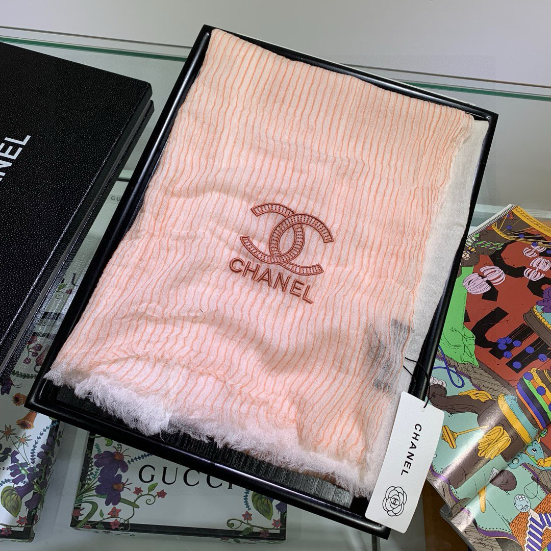 小香新款来袭【双C轻盈条纹】羊绒长巾‼️抢‼️VIP推荐 ‼️👍下手一定要快【高端 大爱 ‼️顶级300