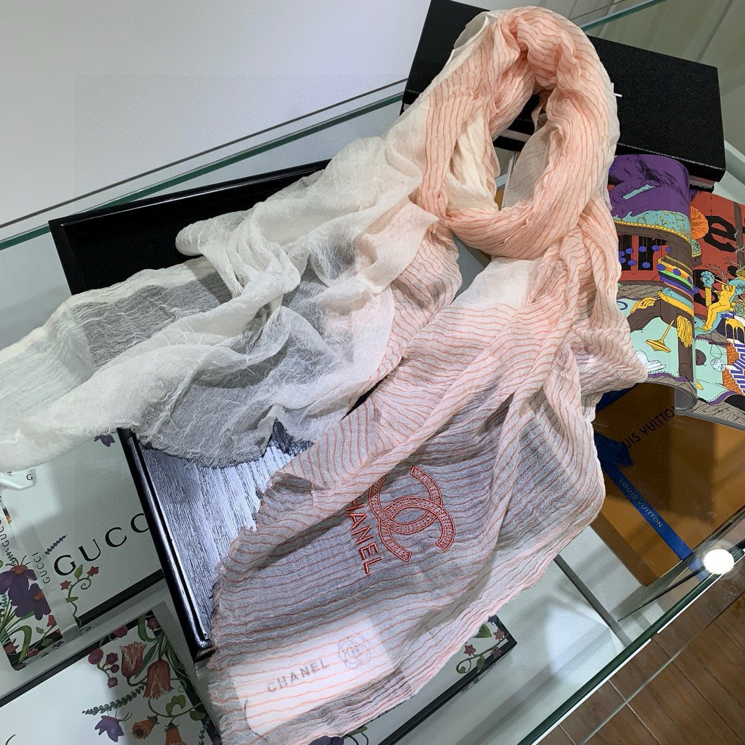 小香新款来袭【双C轻盈条纹】羊绒长巾‼️抢‼️VIP推荐 ‼️👍下手一定要快【高端 大爱 ‼️顶级300