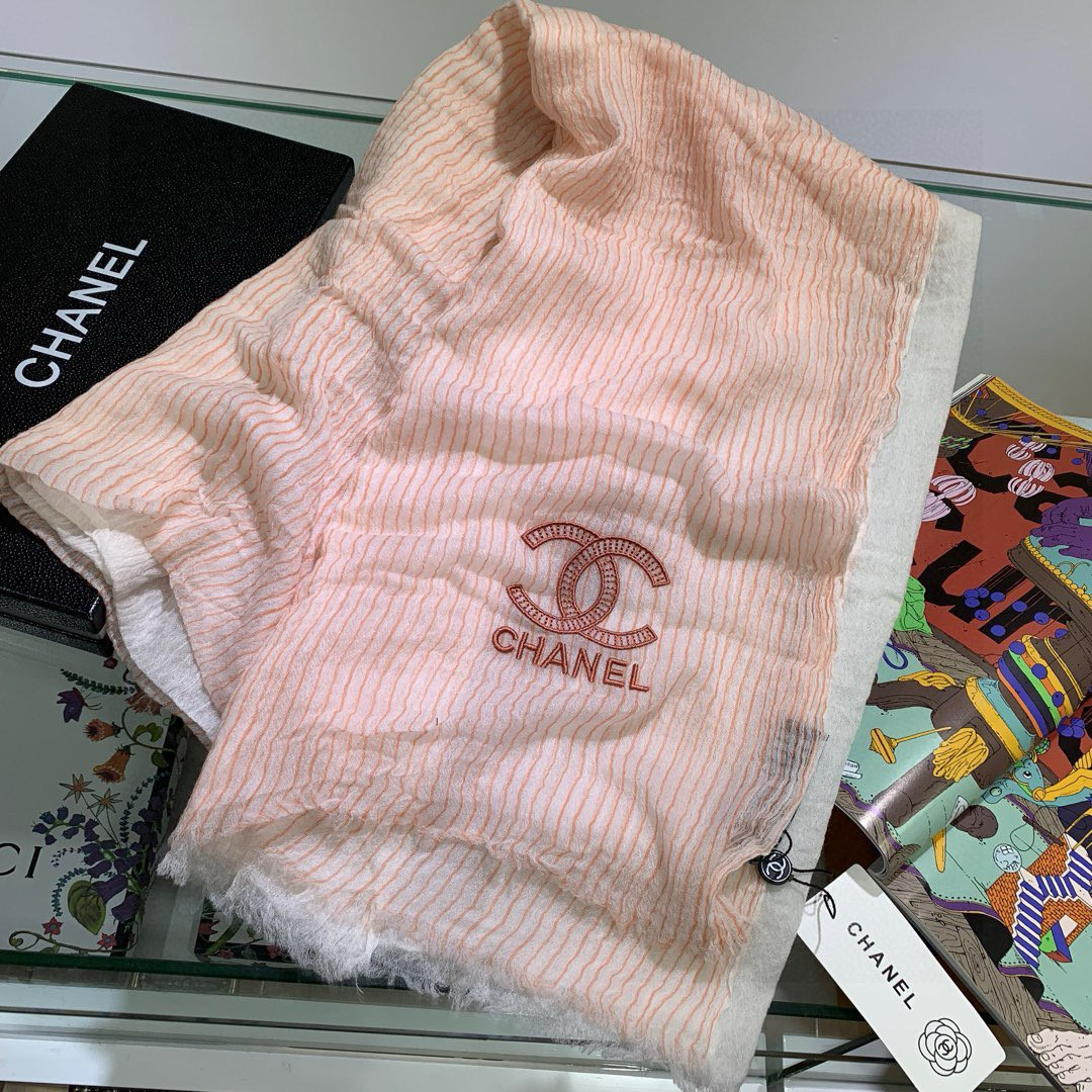 小香新款来袭【双C轻盈条纹】羊绒长巾‼️抢‼️VIP推荐 ‼️👍下手一定要快【高端 大爱 ‼️顶级300