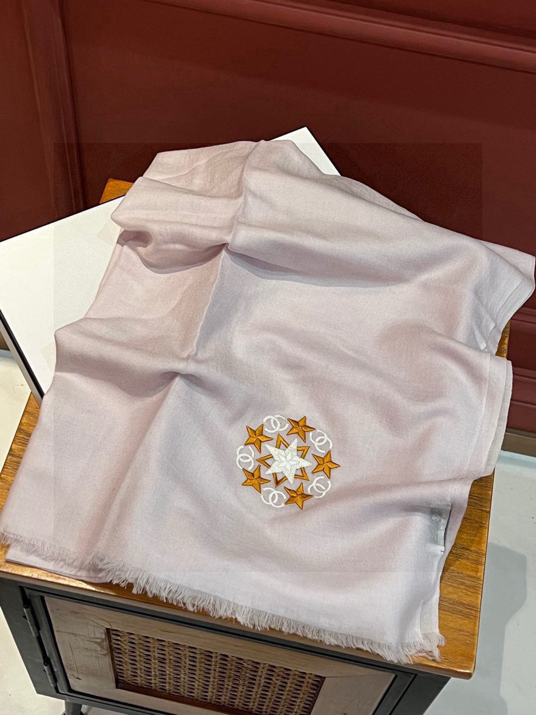   Chanel star✨系列.繼🚀後的力作.chanel載你們坐著火箭看星星❗️專櫃今年在內蒙外貿工