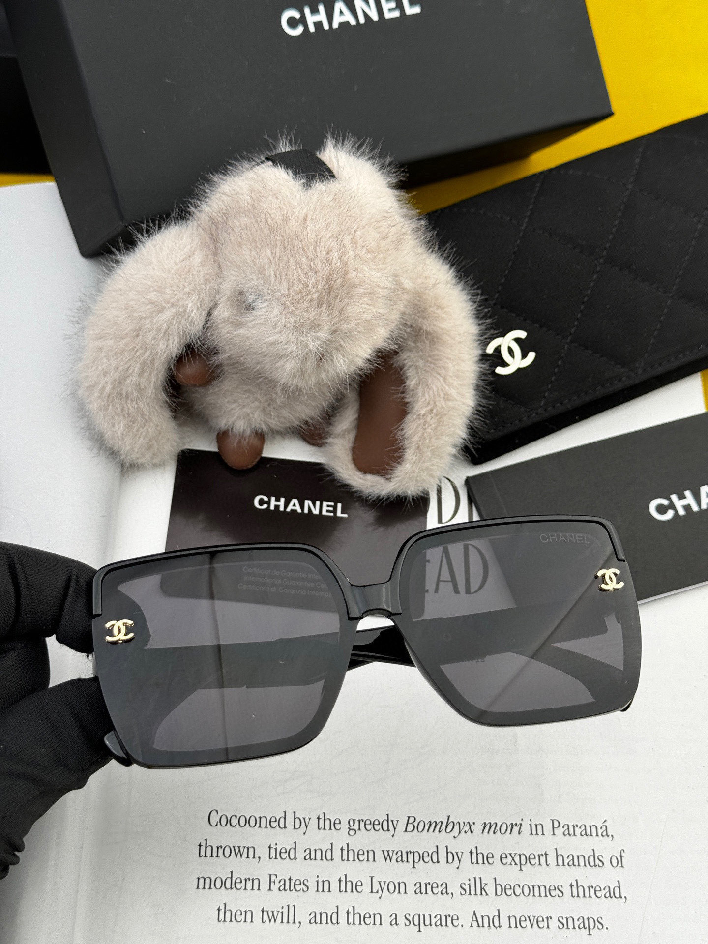    Chanel大框太阳镜墨镜  经典的方框设计，不挑脸型，无论搭配大衣还是连衣裙都非常显气质太阳镜预