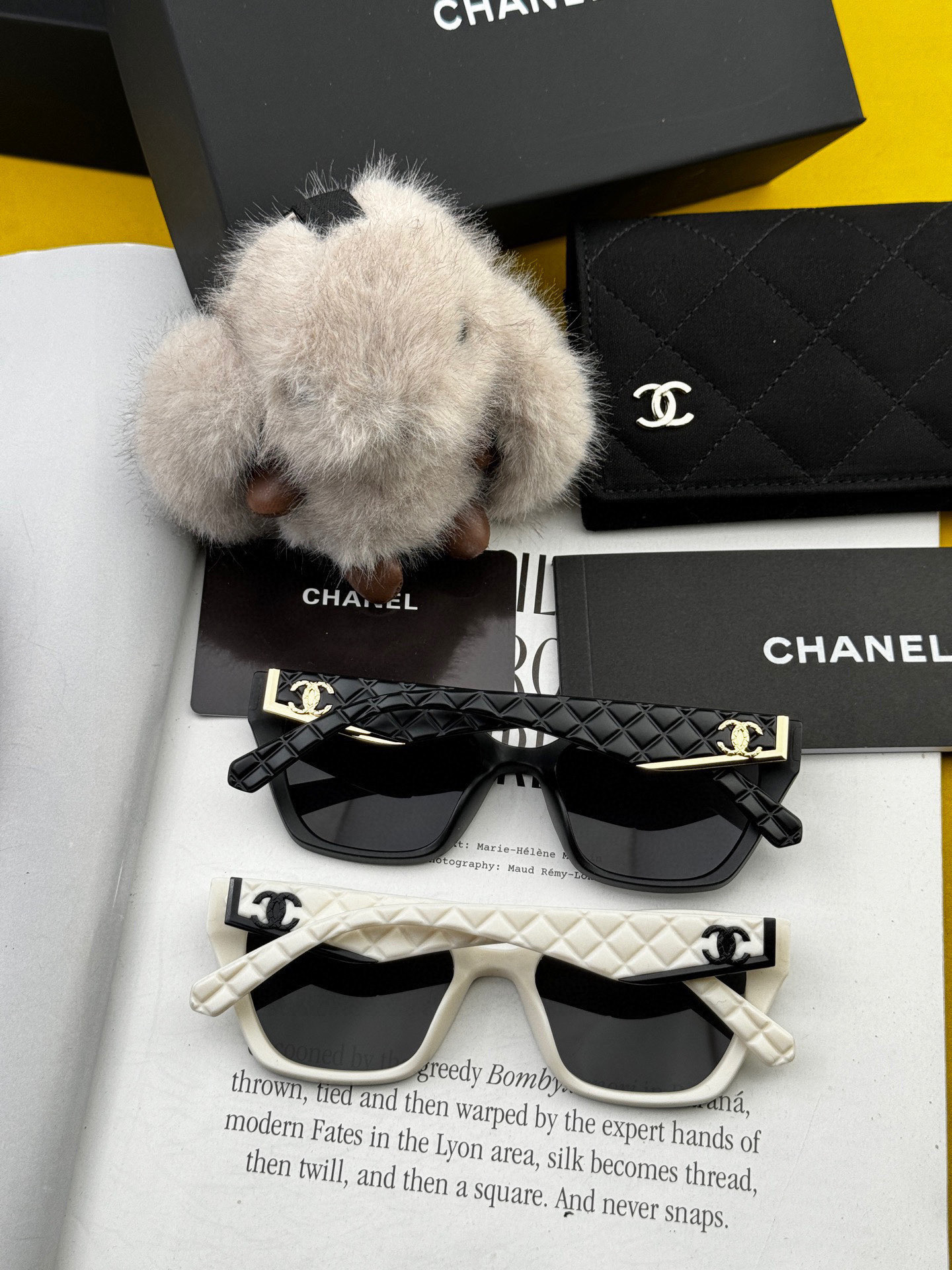    Chanel大框太阳镜墨镜  经典的方框设计，不挑脸型，无论搭配大衣还是连衣裙都非常显气质偏光镜片