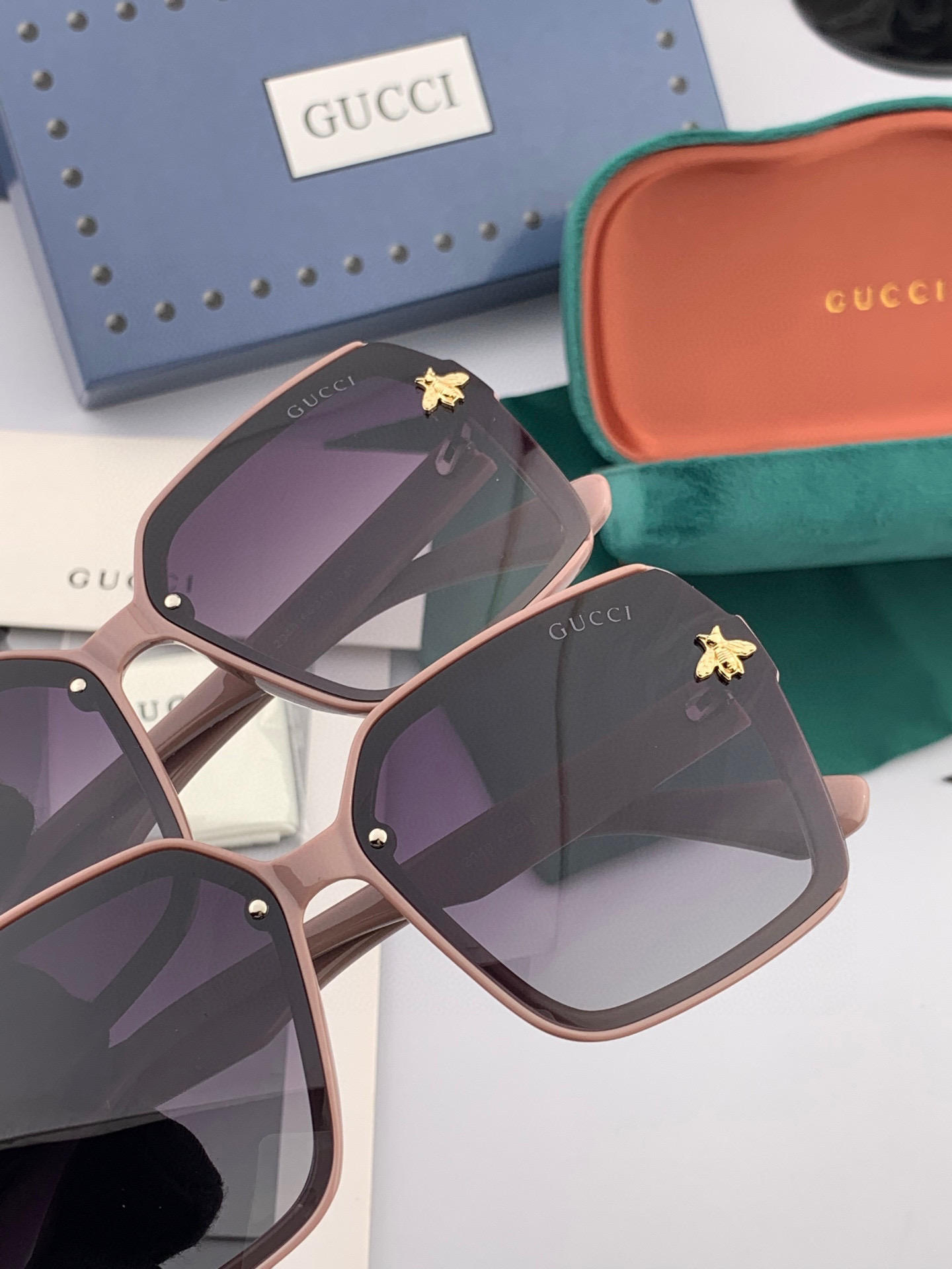   超好看 潮酷【GUCCI】古驰 太阳镜以独特魅力和前卫风格诠释春夏最新眼镜，以方框设计两边经典双小蜜