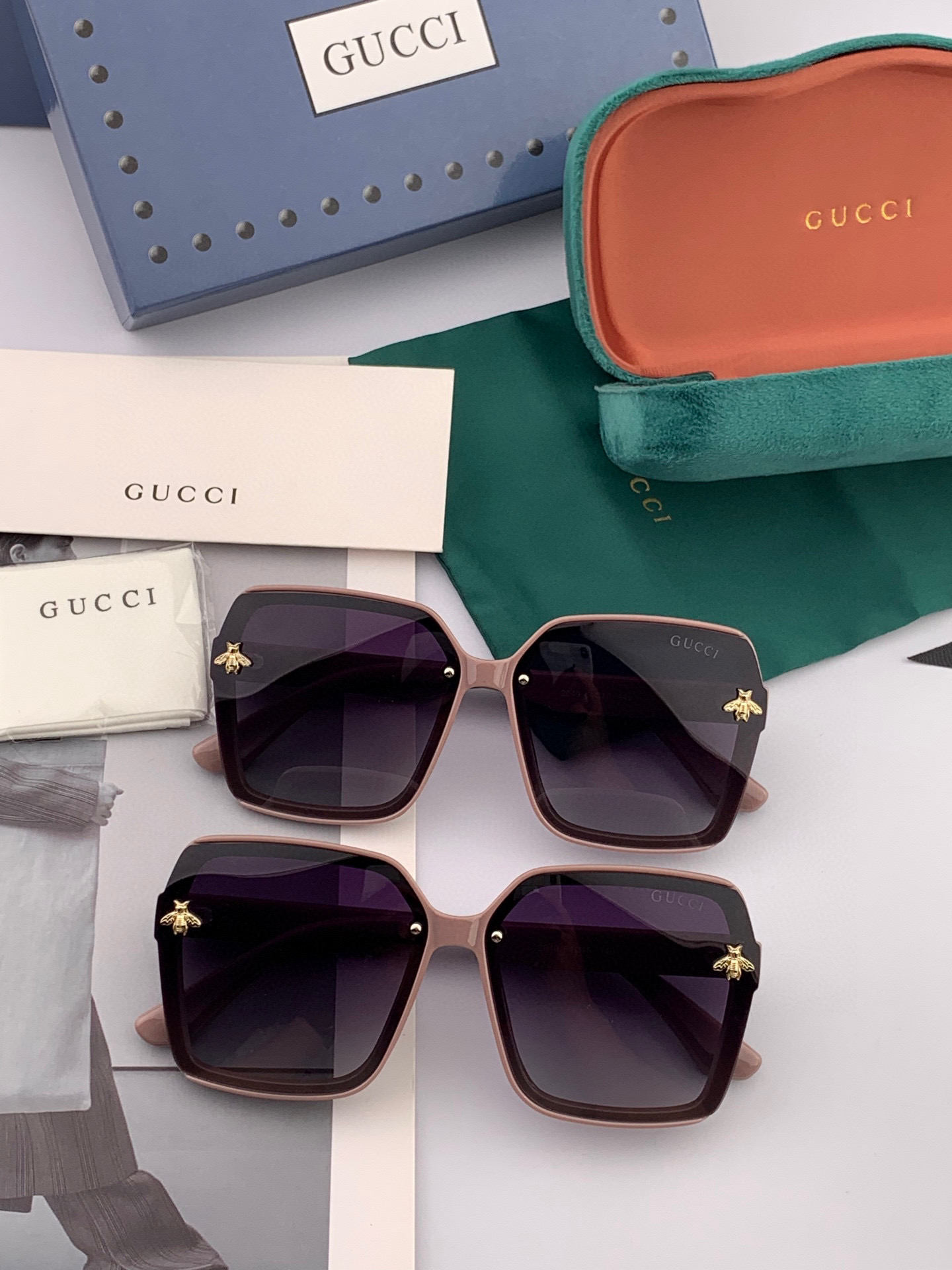   超好看 潮酷【GUCCI】古驰 太阳镜以独特魅力和前卫风格诠释春夏最新眼镜，以方框设计两边经典双小蜜