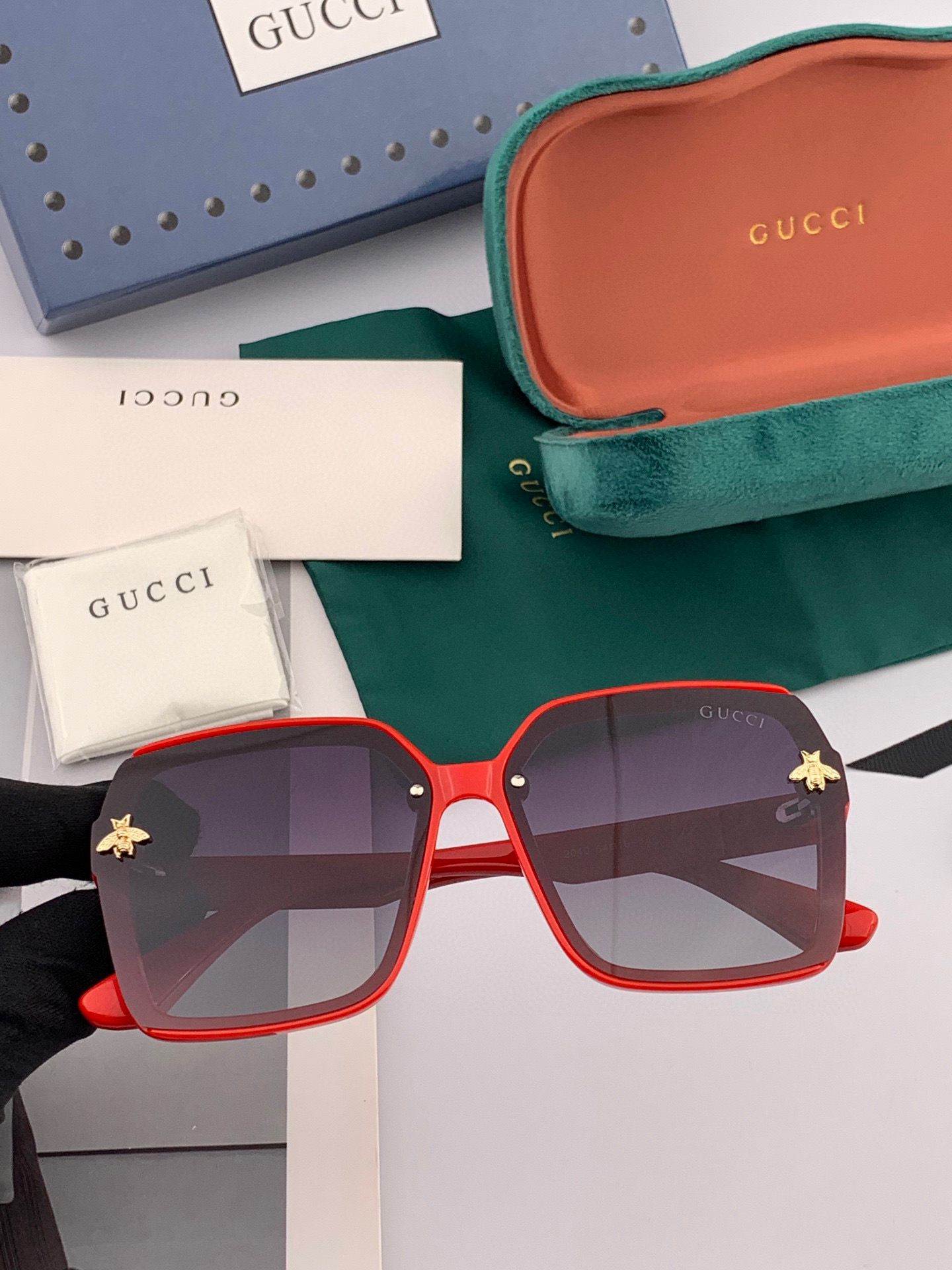   超好看 潮酷【GUCCI】古驰 太阳镜以独特魅力和前卫风格诠释春夏最新眼镜，以方框设计两边经典双小蜜