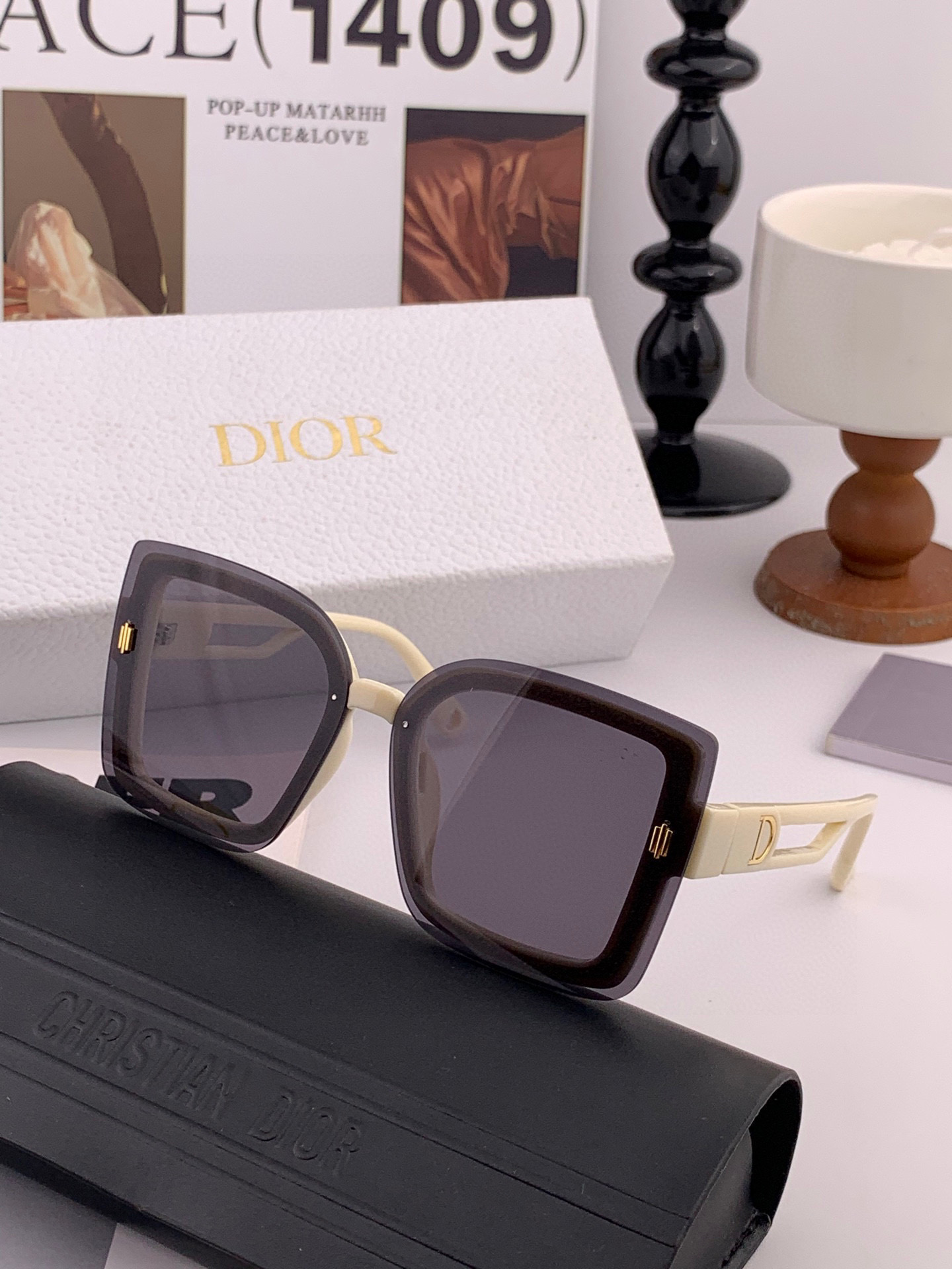   DIOR 2025开春新款 方框太阳镜 各路网红纷纷带起气场满分‼️ 俏皮甜美.上脸效果更佳.金属质