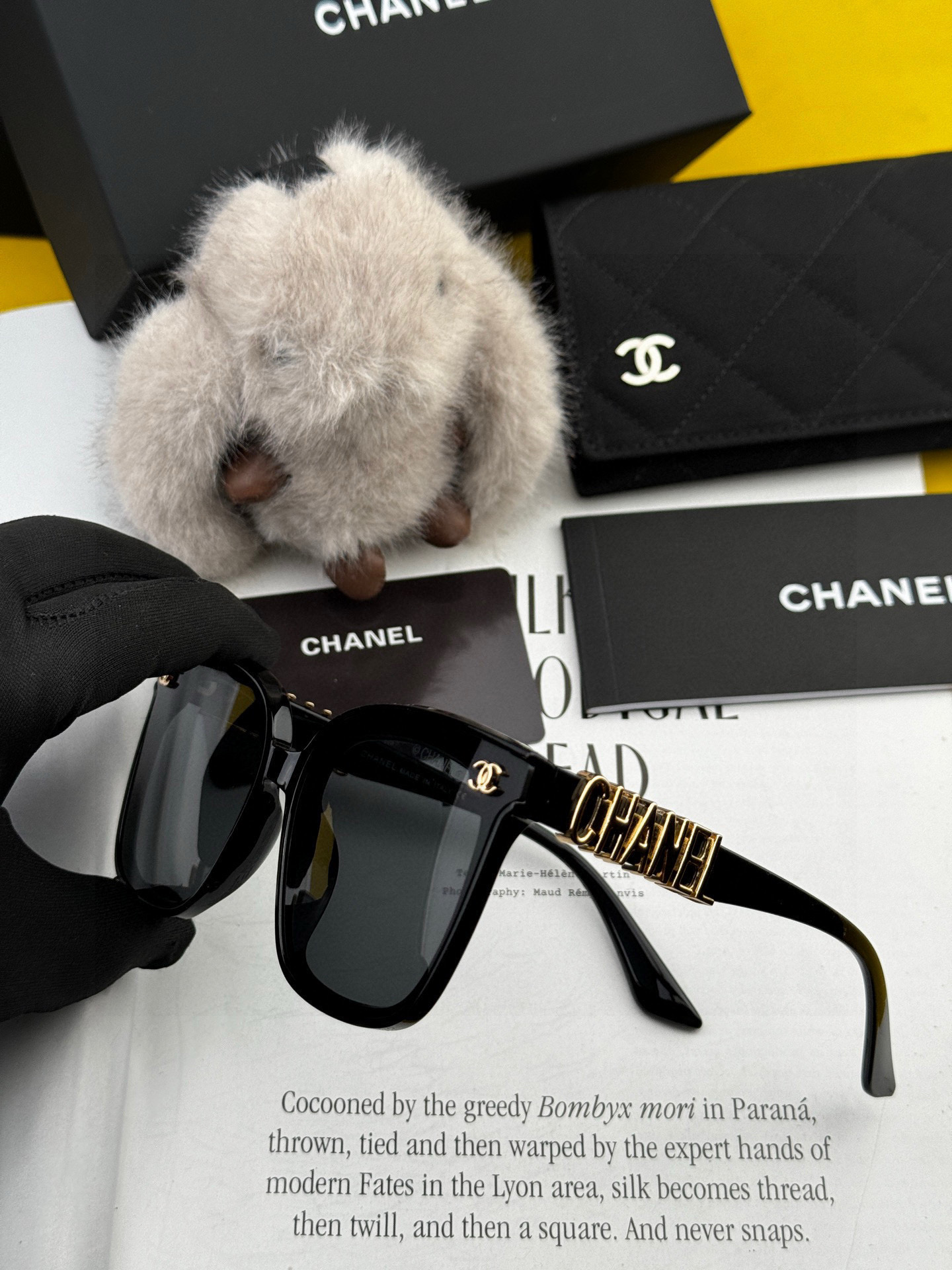    Chanel大框太阳镜墨镜  经典的方框设计，不挑脸型，无论搭配大衣还是连衣裙都非常显气质偏光镜片