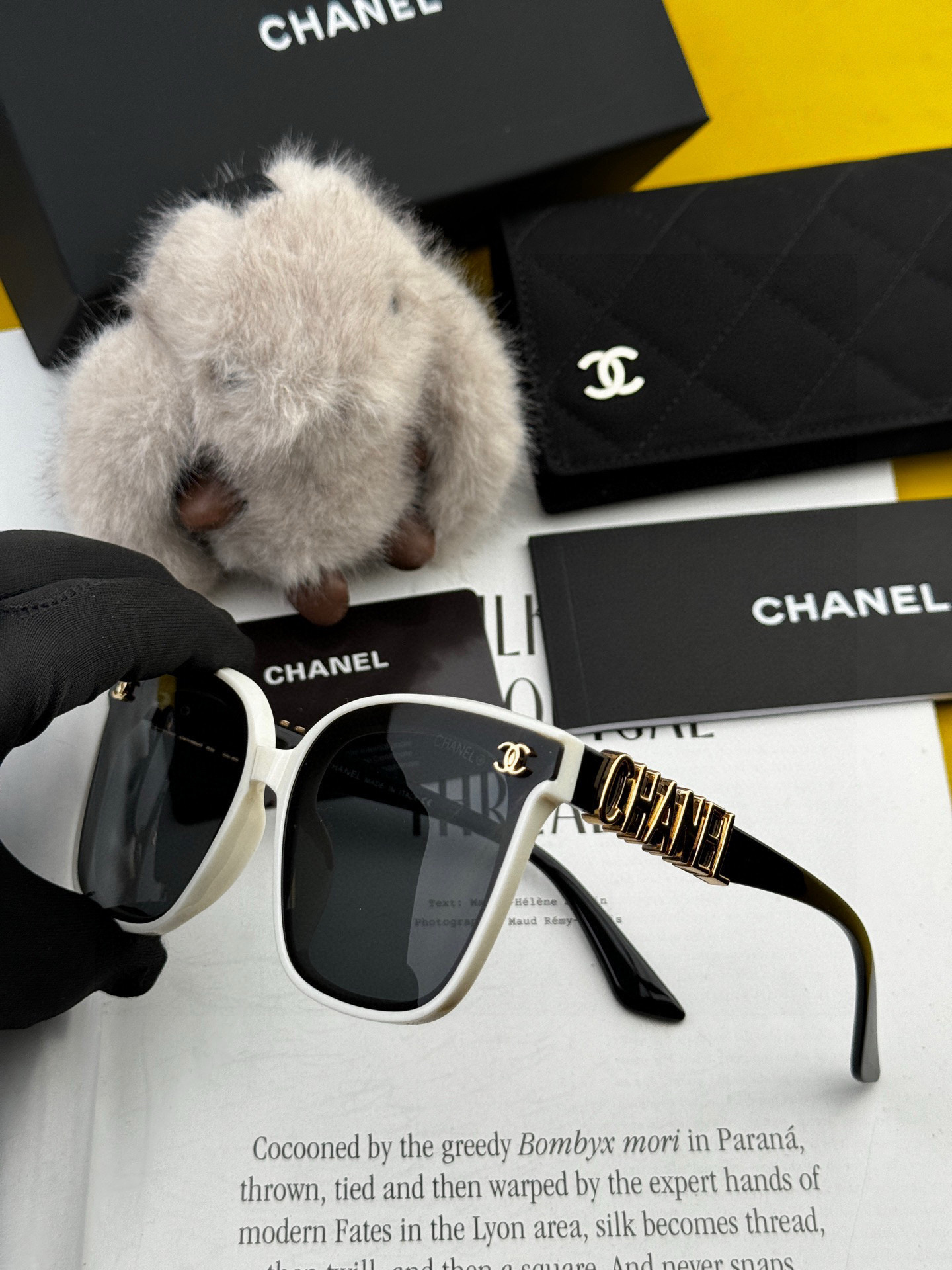    Chanel大框太阳镜墨镜  经典的方框设计，不挑脸型，无论搭配大衣还是连衣裙都非常显气质偏光镜片