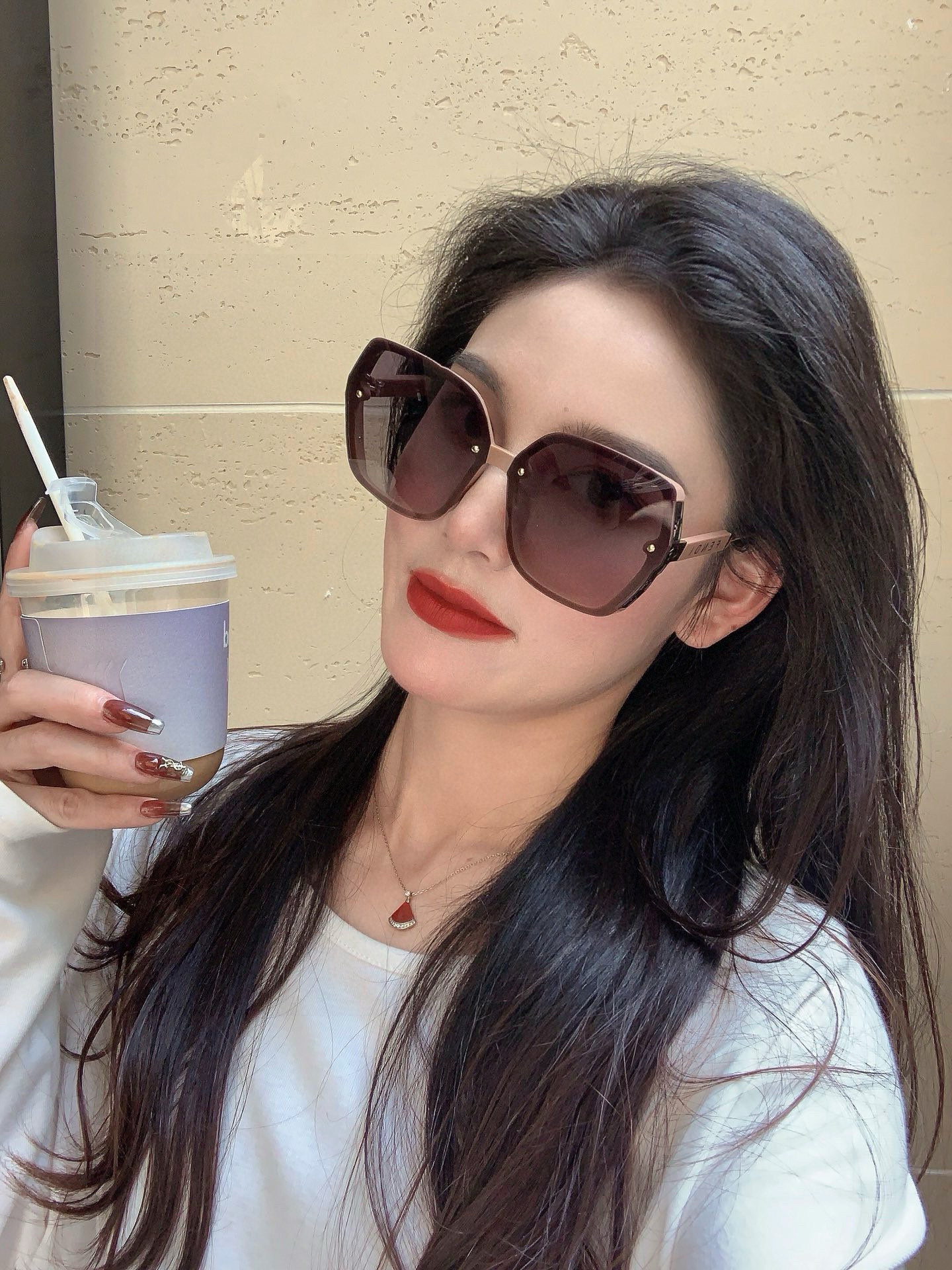  芬迪 2025开春新款 方框太阳镜 各路网红纷纷带起气场满分‼️ 俏皮甜美.上脸效果更佳.金属质感超好