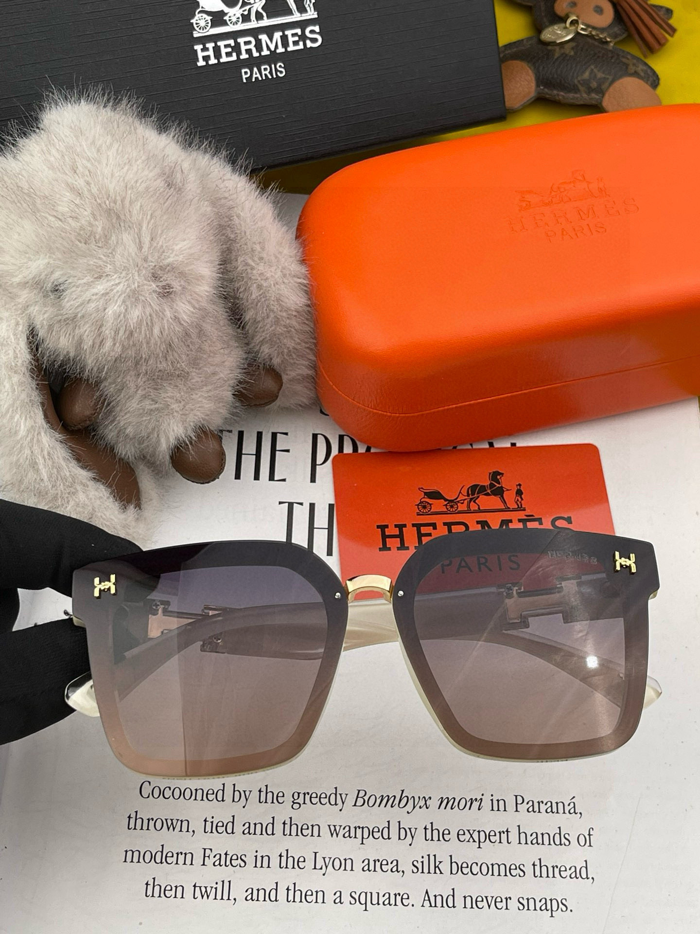   2025新款 爱马仕女士偏光太阳镜🕶️ 宝丽来高清镜片🎉高品质TR-90镜框 时尚百搭！
型号：H4