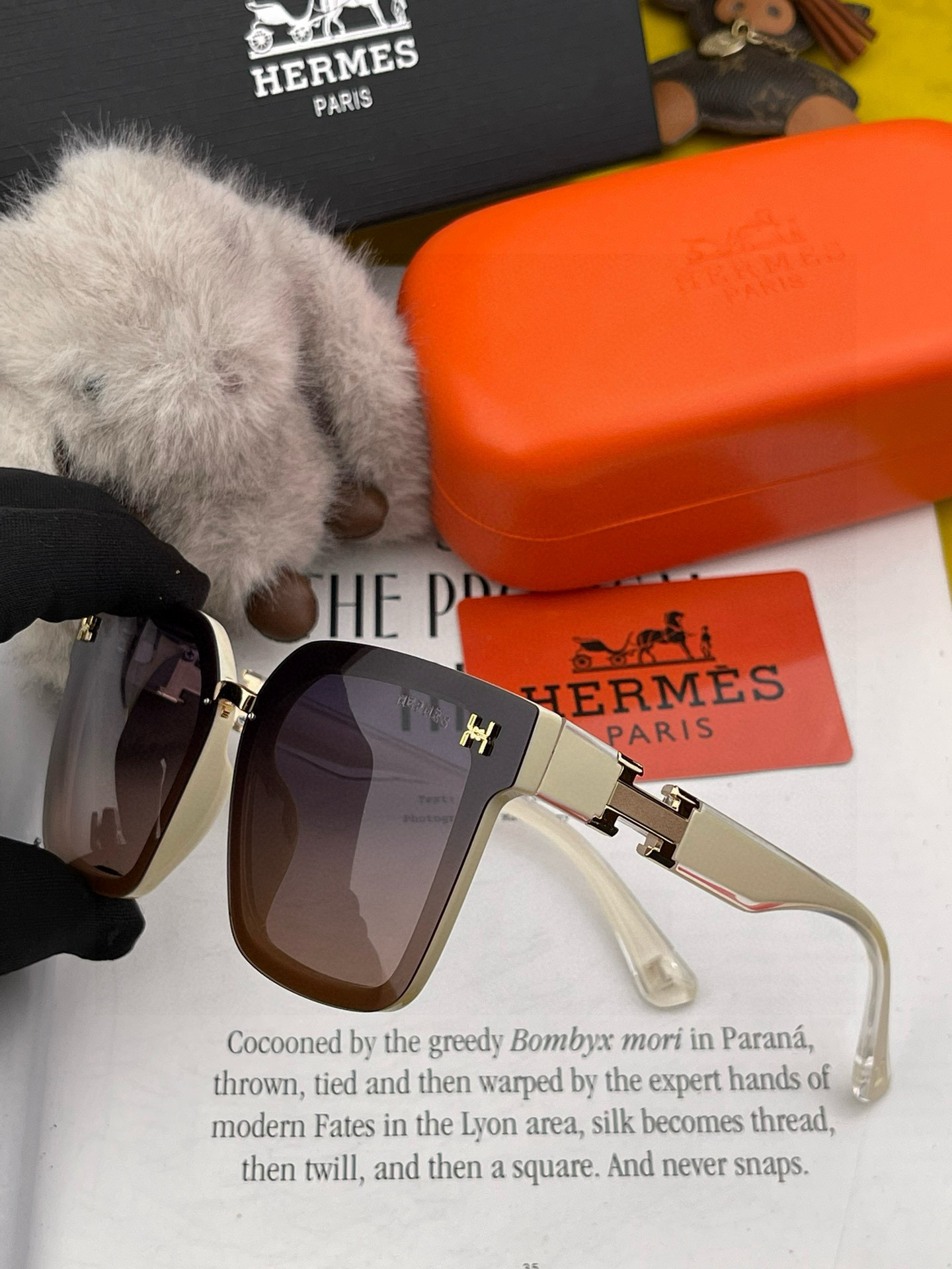   2025新款 爱马仕女士偏光太阳镜🕶️ 宝丽来高清镜片🎉高品质TR-90镜框 时尚百搭！
型号：H4