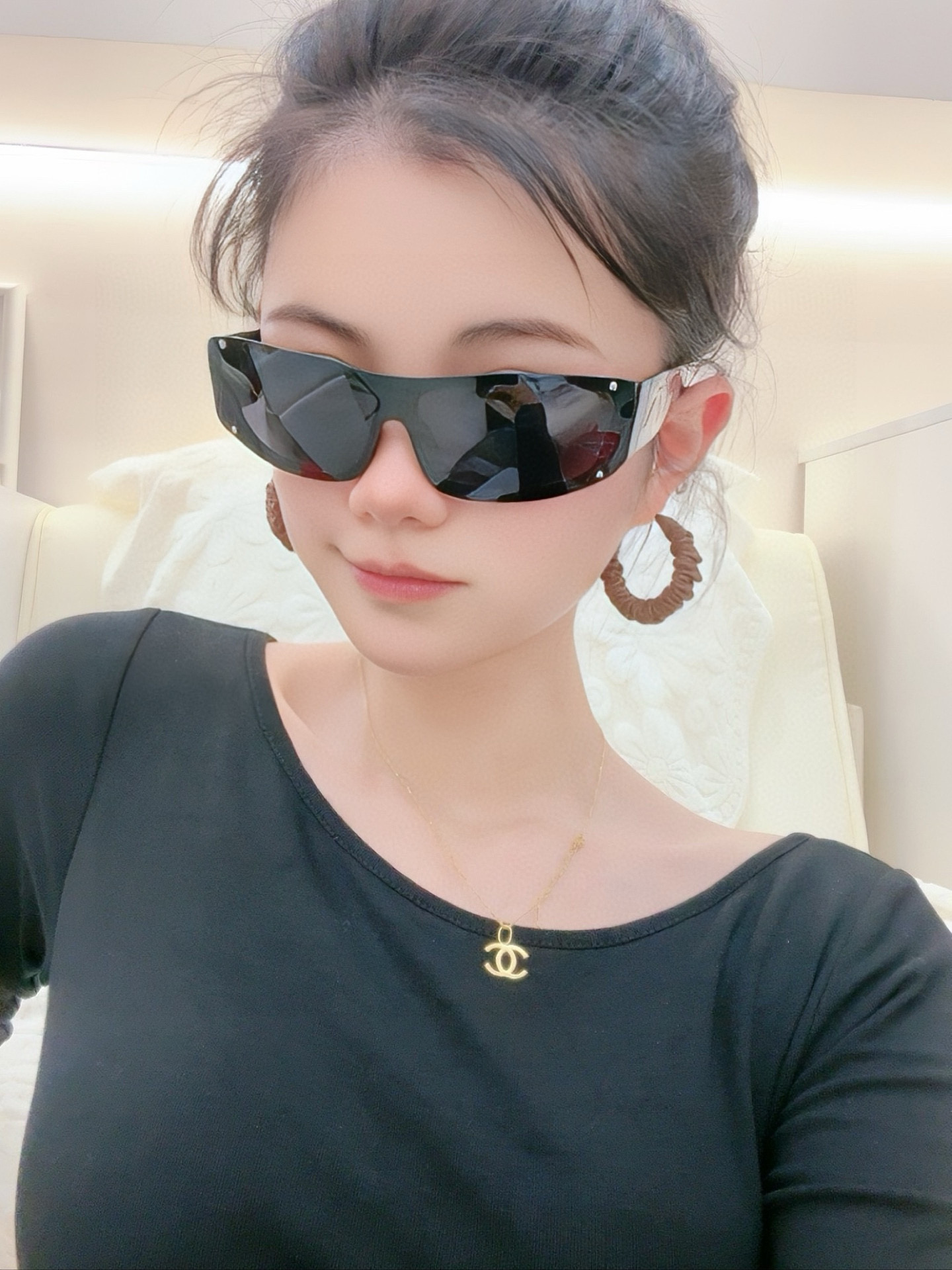    新品CHANEL 香奈儿太阳镜以独特魅力和前卫风格诠释春夏最新眼镜，质感超好佩带舒适 型号：CH2