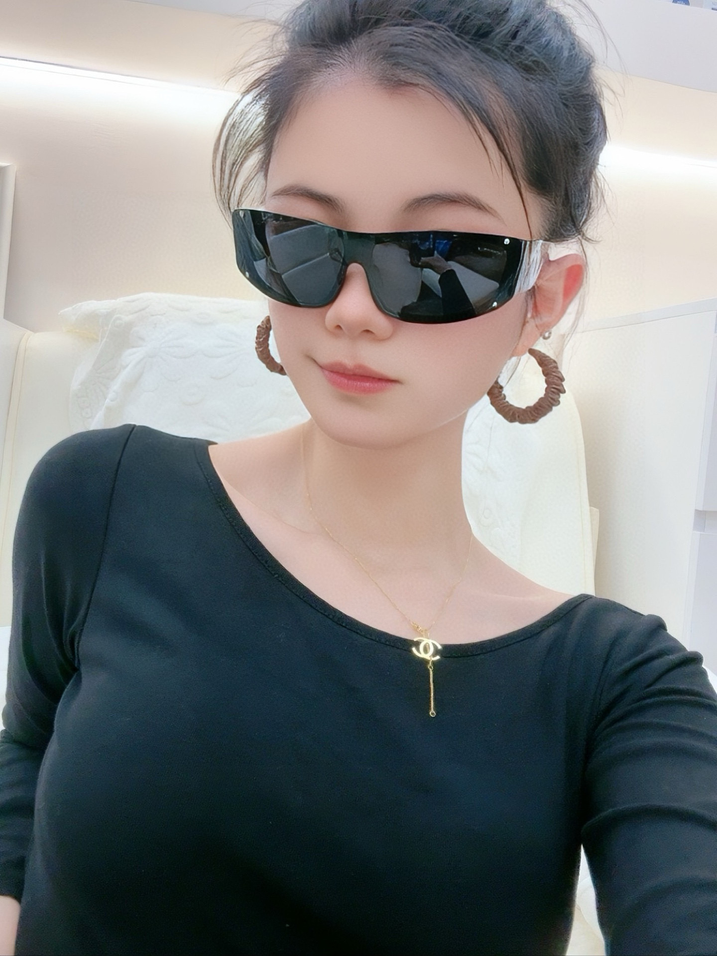    新品CHANEL 香奈儿太阳镜以独特魅力和前卫风格诠释春夏最新眼镜，质感超好佩带舒适 型号：CH2