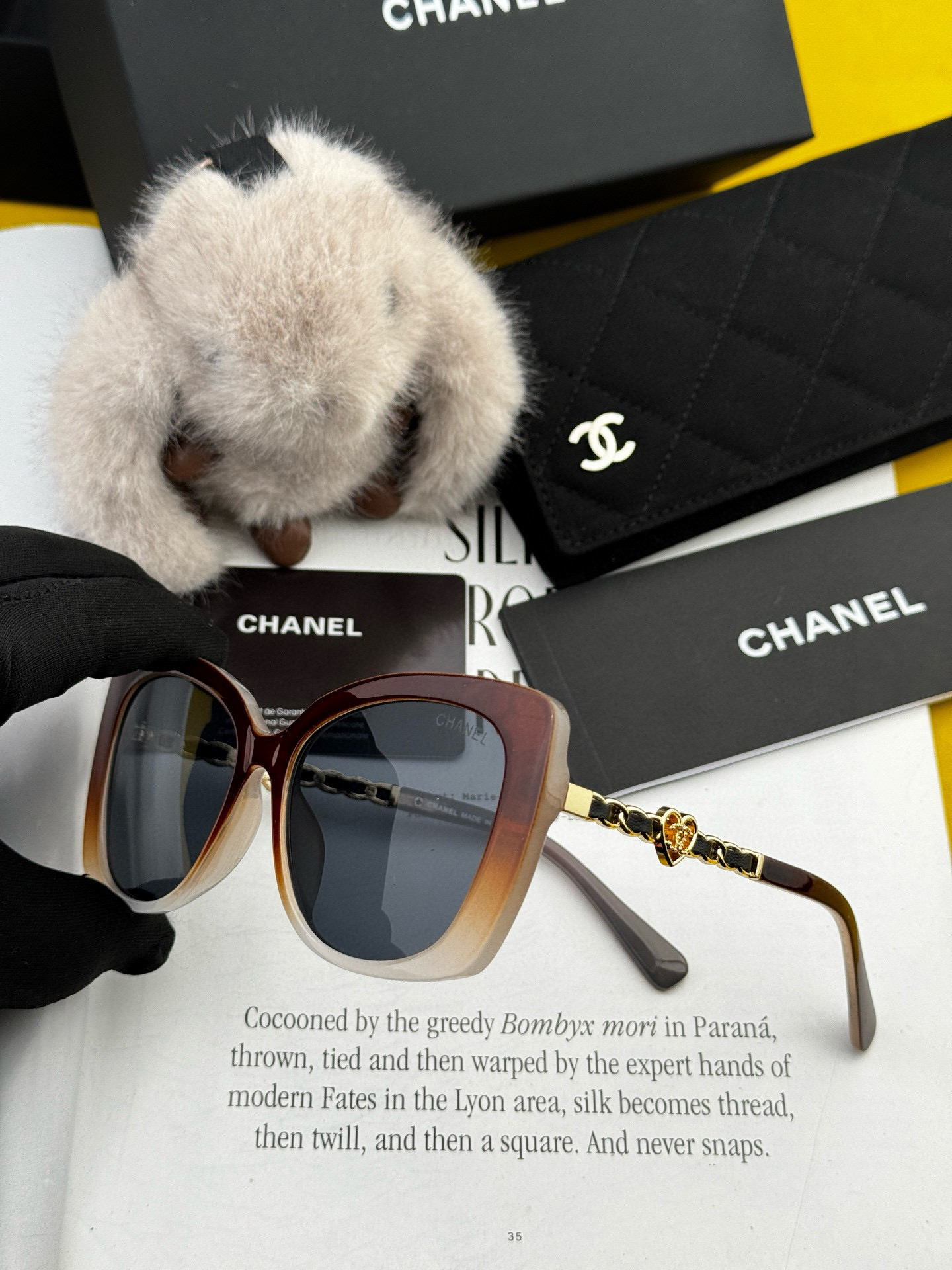    Chanel太阳镜墨镜  经典的方框设计，不挑脸型，无论搭配大衣还是连衣裙都非常显气质太阳镜预防紫