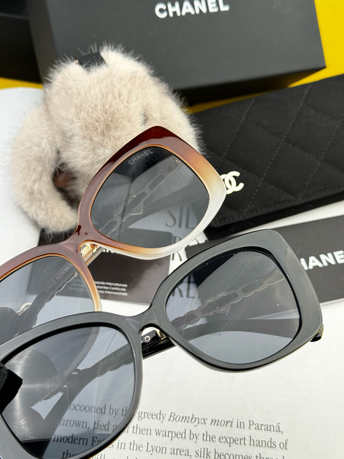    Chanel太阳镜墨镜  经典的方框设计，不挑脸型，无论搭配大衣还是连衣裙都非常显气质太阳镜预防紫