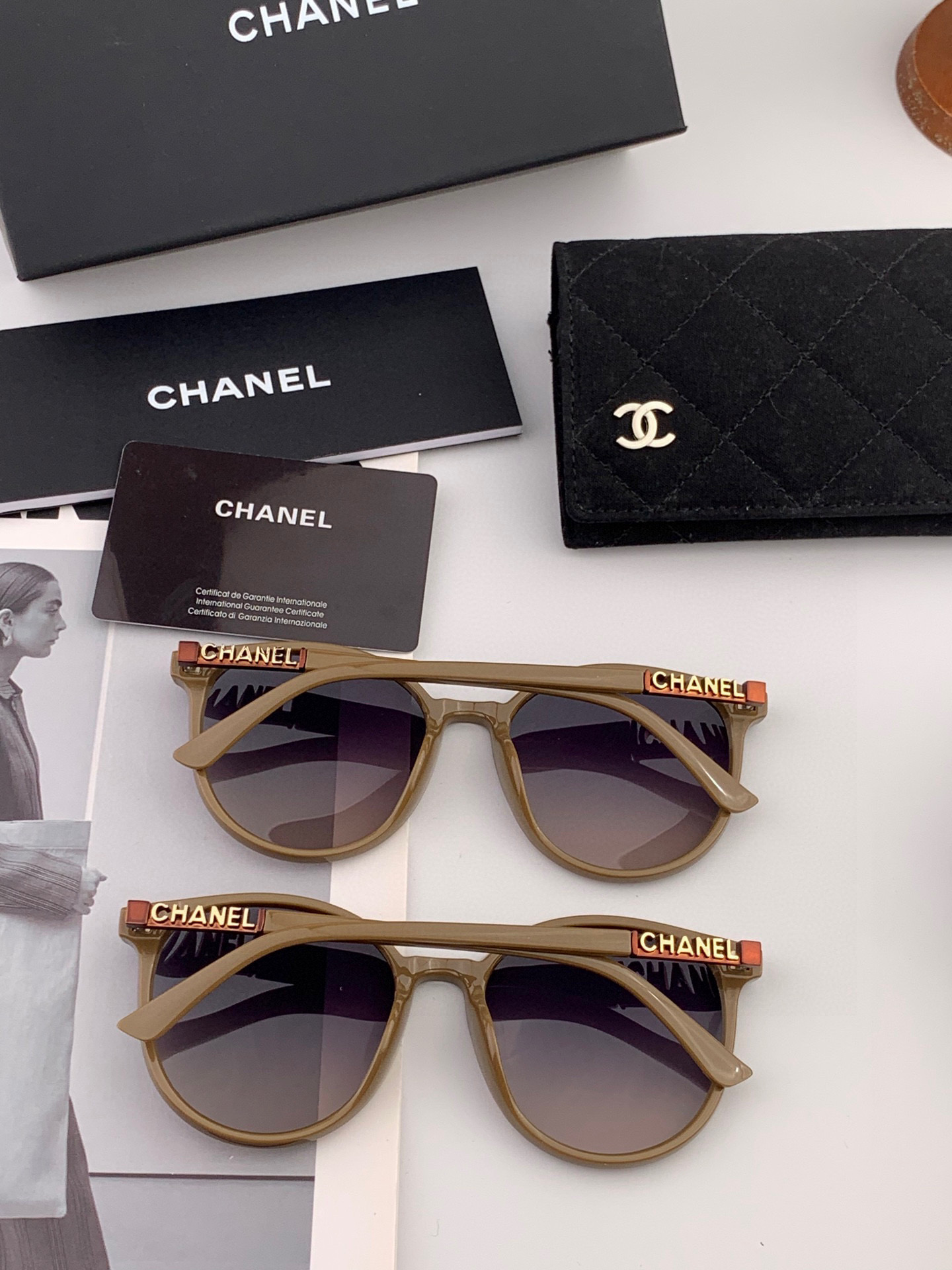   新品CHANEL 香奈儿太阳镜以独特魅力和前卫风格诠释春夏最新眼镜，质感超好佩带舒适 型号：CH83