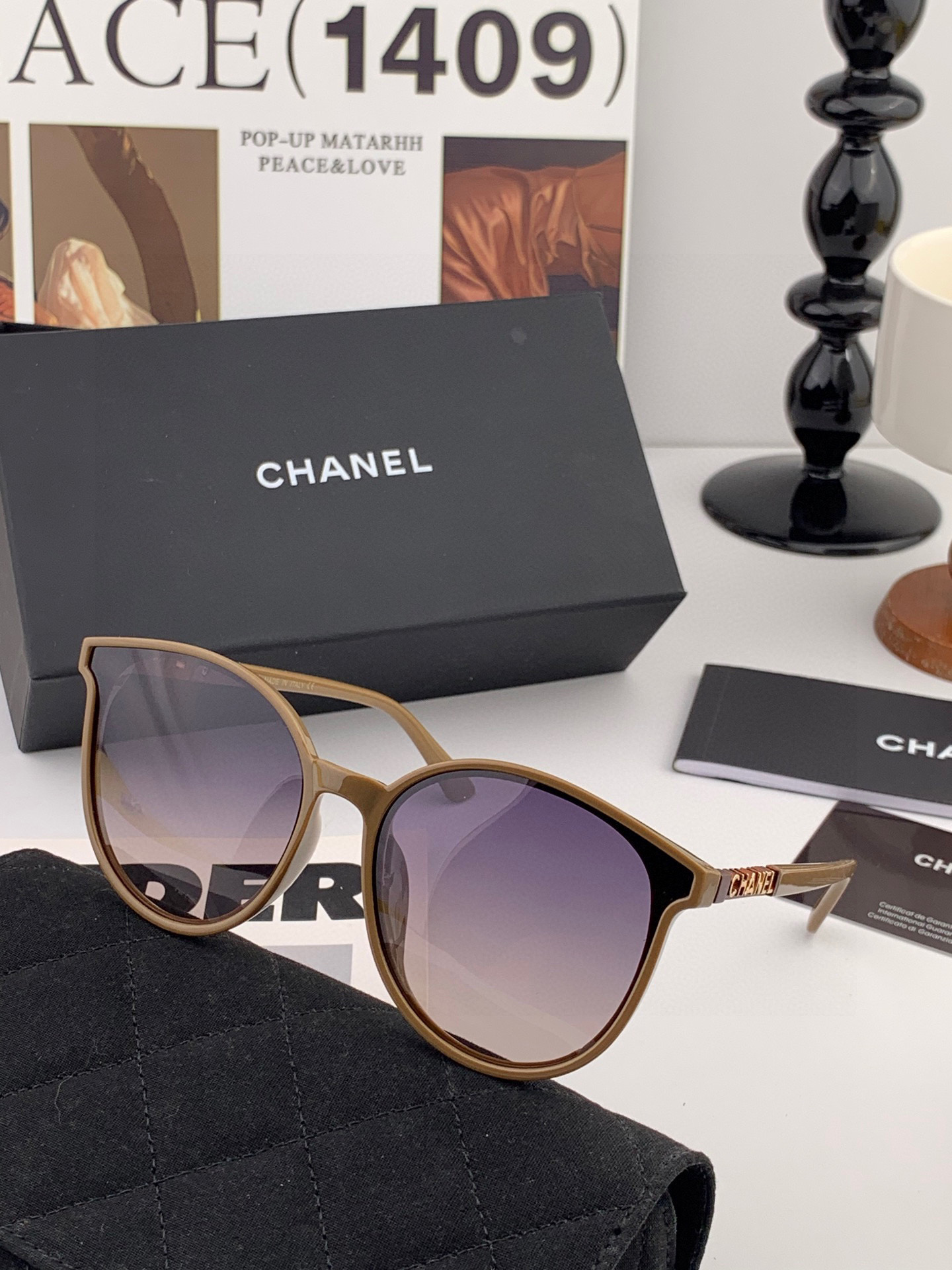   新品CHANEL 香奈儿太阳镜以独特魅力和前卫风格诠释春夏最新眼镜，质感超好佩带舒适 型号：CH83