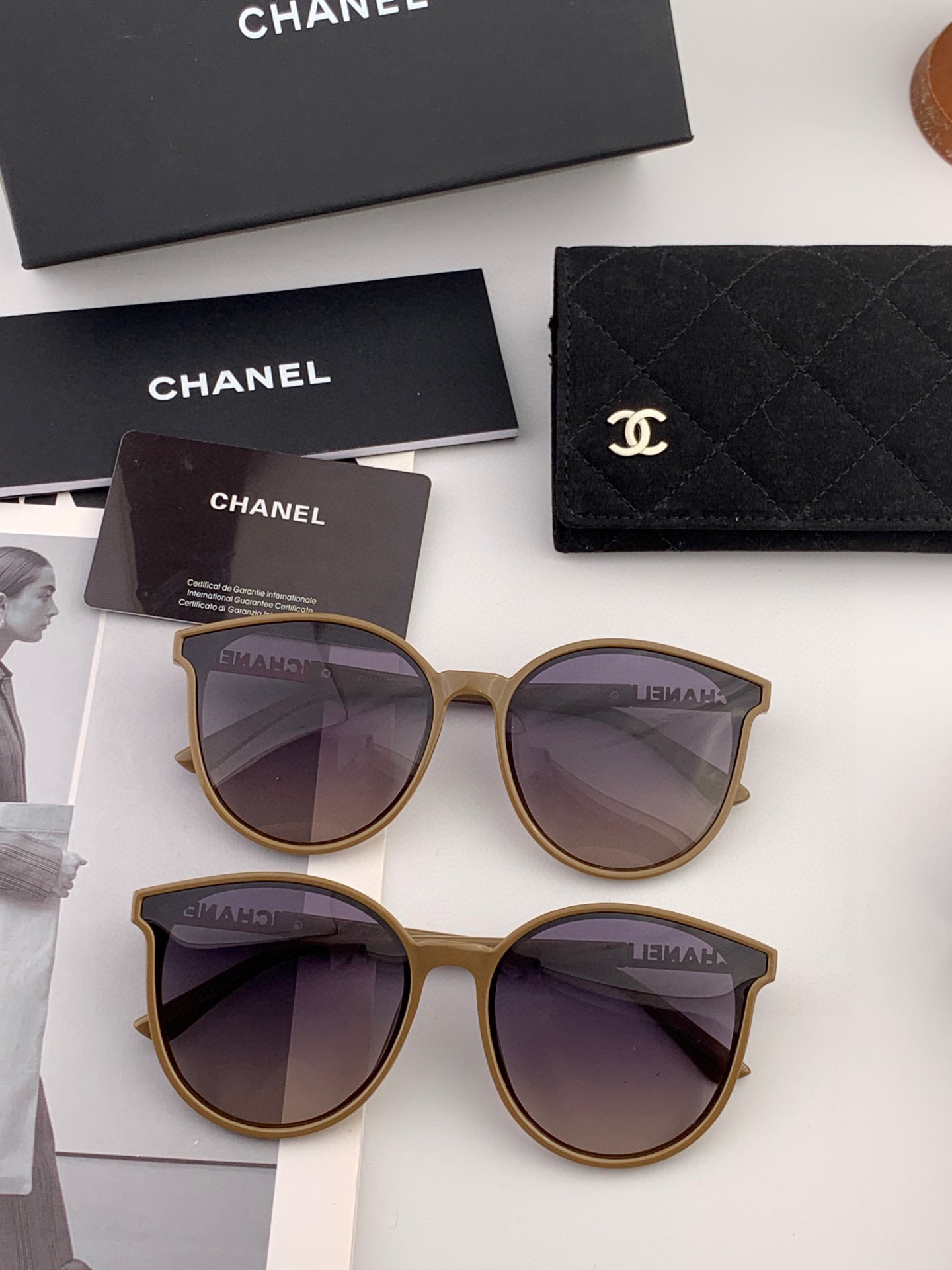   新品CHANEL 香奈儿太阳镜以独特魅力和前卫风格诠释春夏最新眼镜，质感超好佩带舒适 型号：CH83