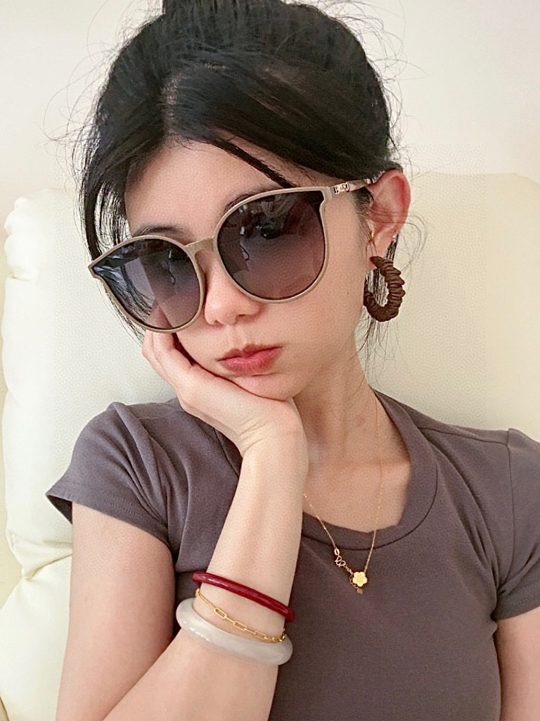   新品CHANEL 香奈儿太阳镜以独特魅力和前卫风格诠释春夏最新眼镜，质感超好佩带舒适 型号：CH83