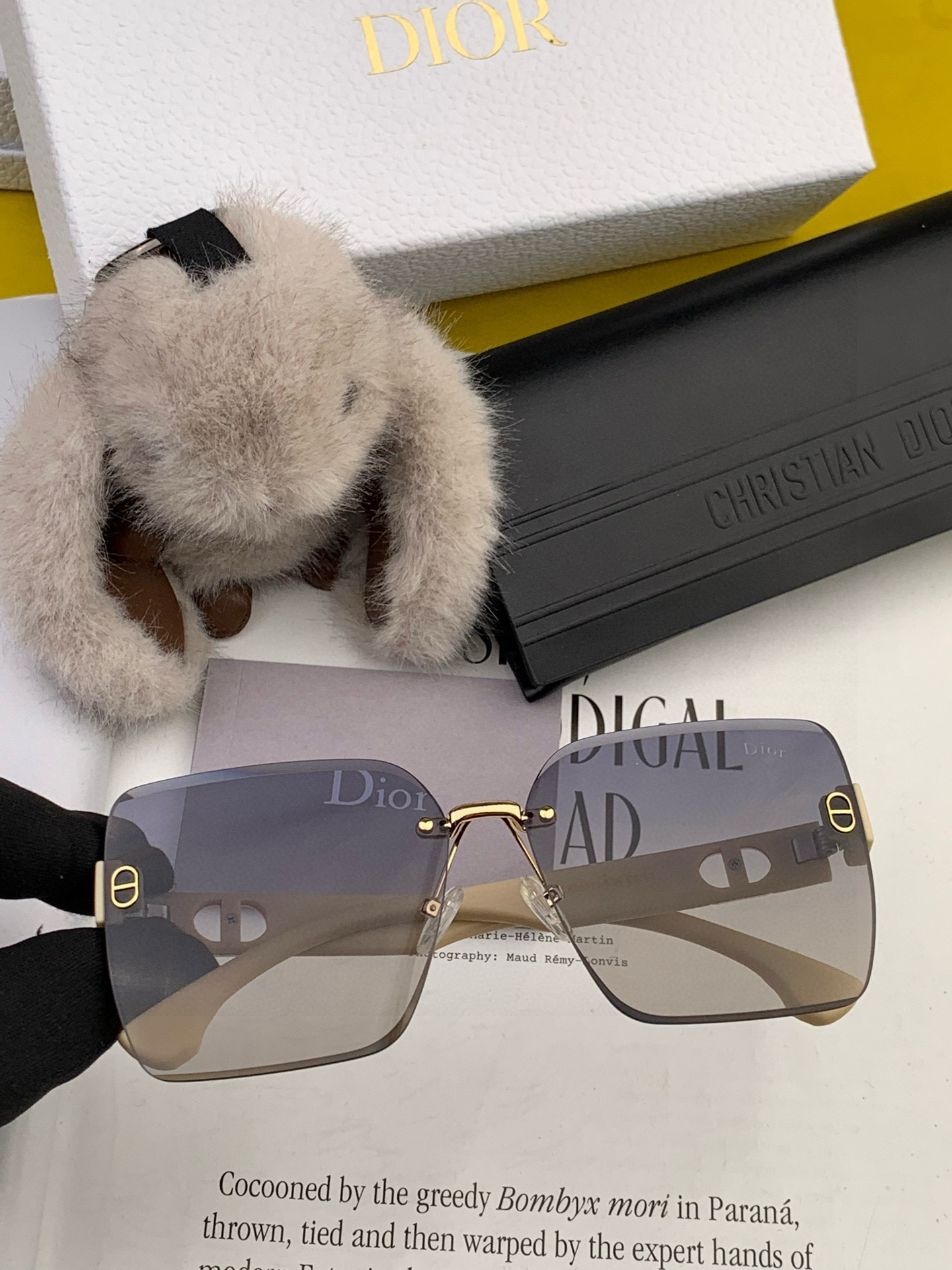   新品CHANEL 香奈儿太阳镜以独特魅力和前卫风格诠释春夏最新眼镜，质感超好佩带舒适 型号：CH45