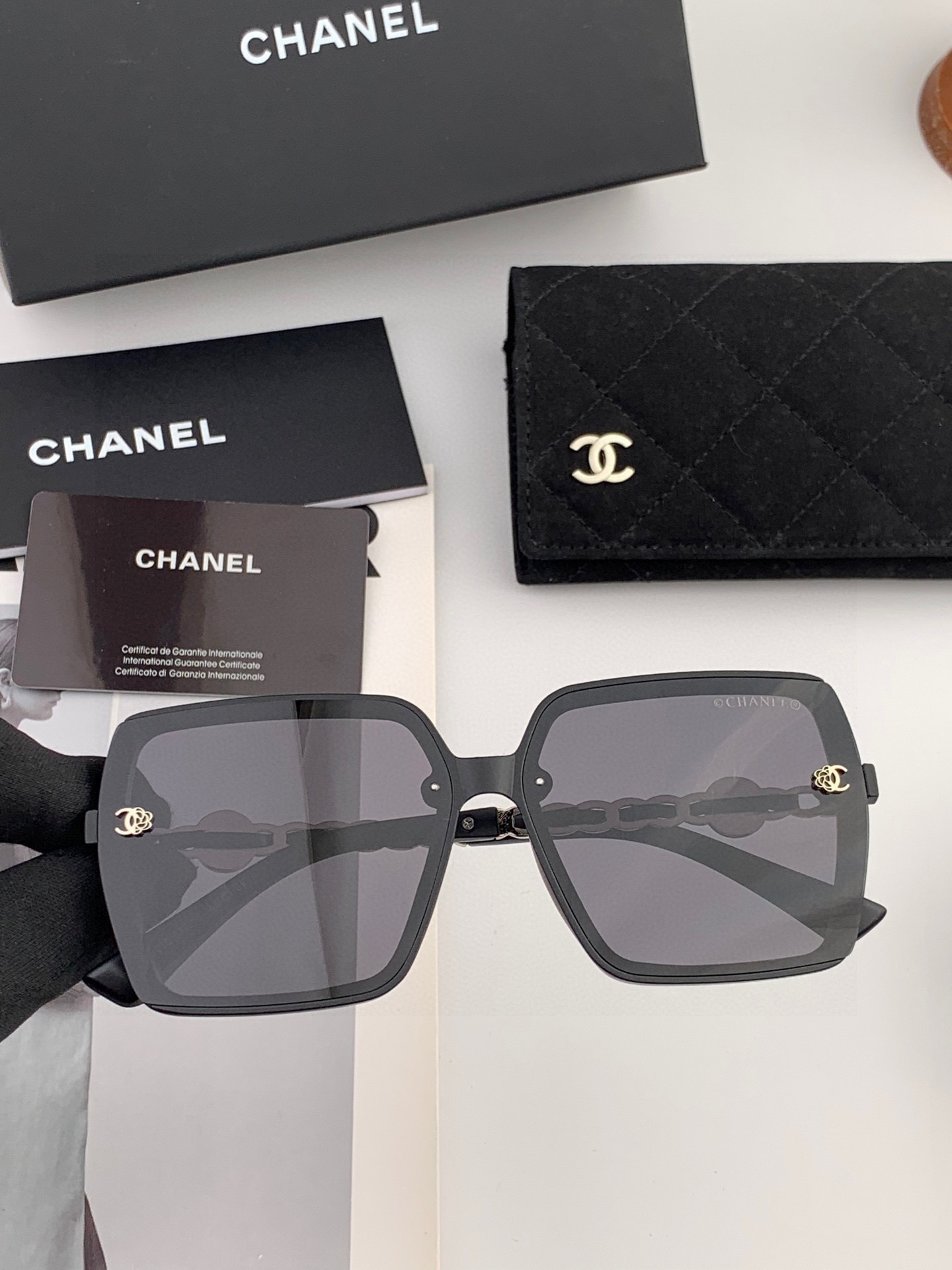  香奈儿 2025开春新款太阳镜 各路网红纷纷带起气场满分‼️ 俏皮甜美.上脸效果更佳.金属质感超好 型