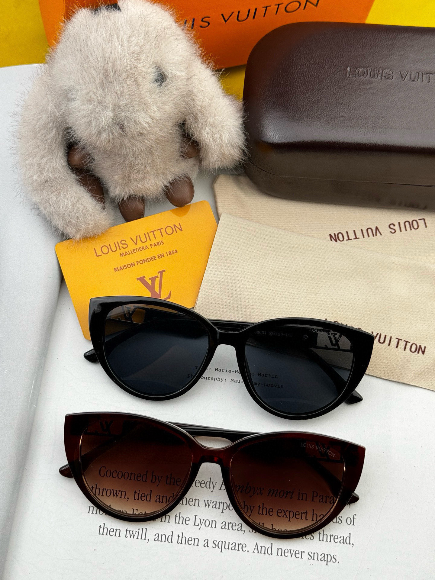   LV 2025新款女士方框太阳眼镜 开车墨镜 新款太阳镜  时尚大方 舒适轻盈 精致奢华 超轻 型号