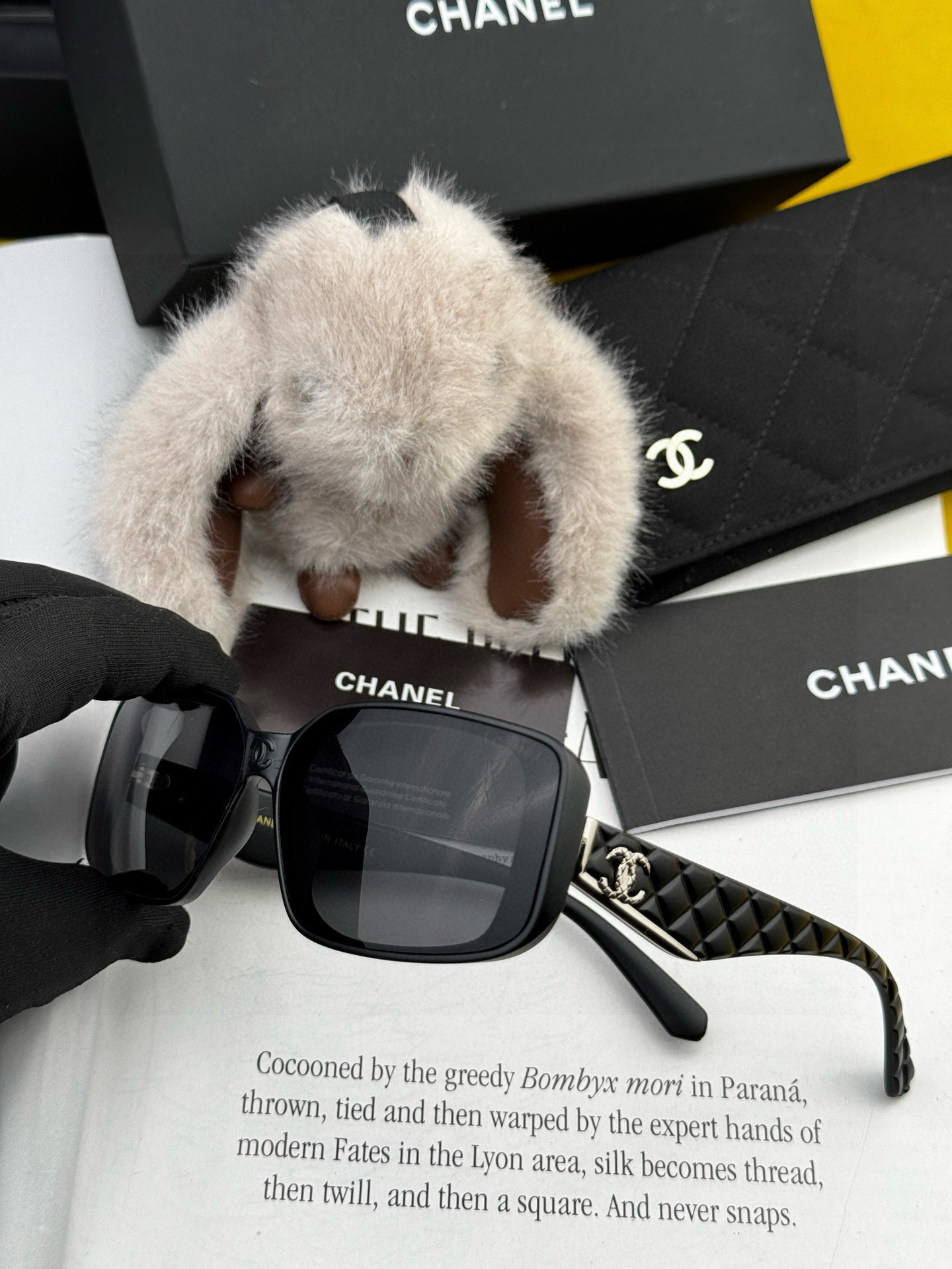    新品CHANEL 香奈儿太阳镜以独特魅力和前卫风格诠释春夏最新眼镜，质感超好佩带舒适 型号：CH3