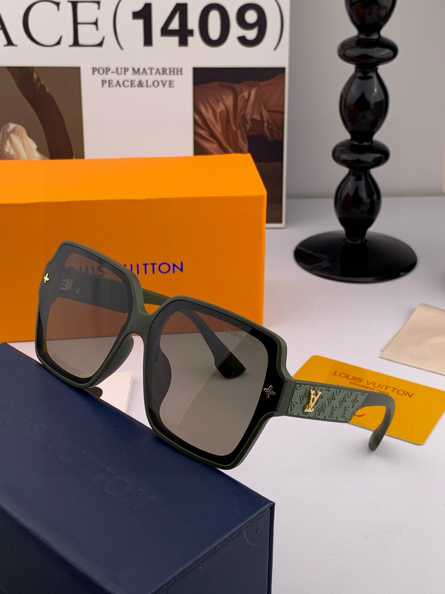  LV 2025新款女士方框太阳眼镜 开车墨镜 新款太阳镜  时尚大方 舒适轻盈 精致奢华 超轻 型号：