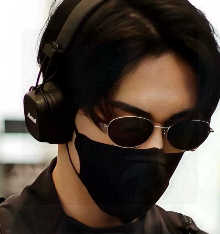   Gucci 。  高品质男女款墨镜   👍 进口宝丽来偏光镜片  。蛤蟆镜 开车钓鱼都可 。百搭显瘦