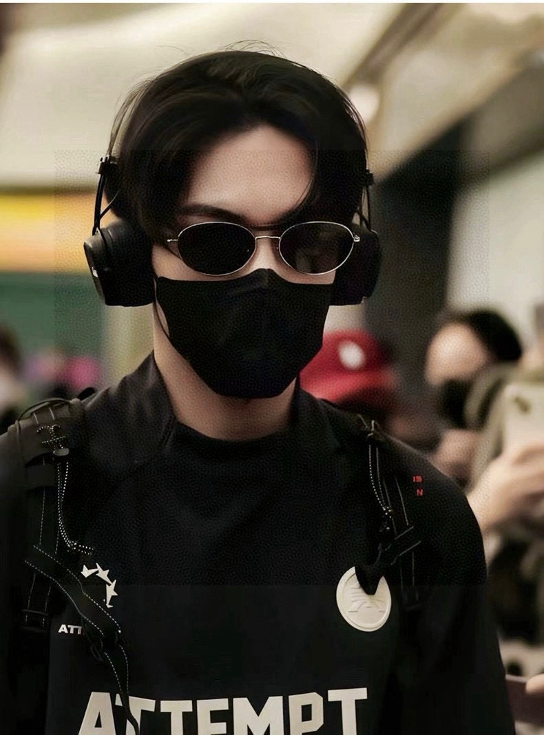   Gucci 。  高品质男女款墨镜   👍 进口宝丽来偏光镜片  。蛤蟆镜 开车钓鱼都可 。百搭显瘦