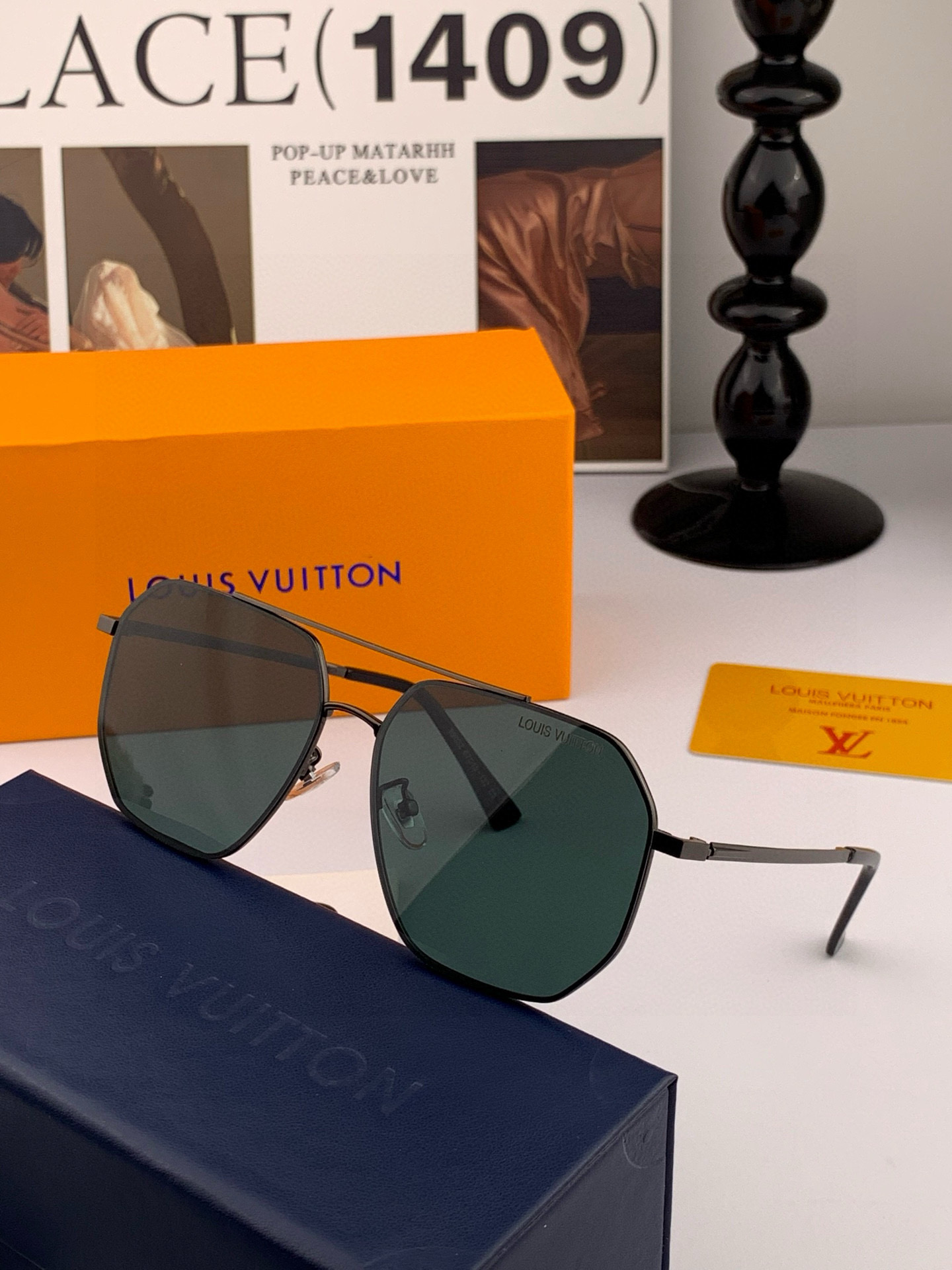       LV 男款炫彩飞行员偏光太阳镜 ❤️材质：高清尼龙加厚卡槽高清偏光镜片 🌹无边框镜架💕颜👍型