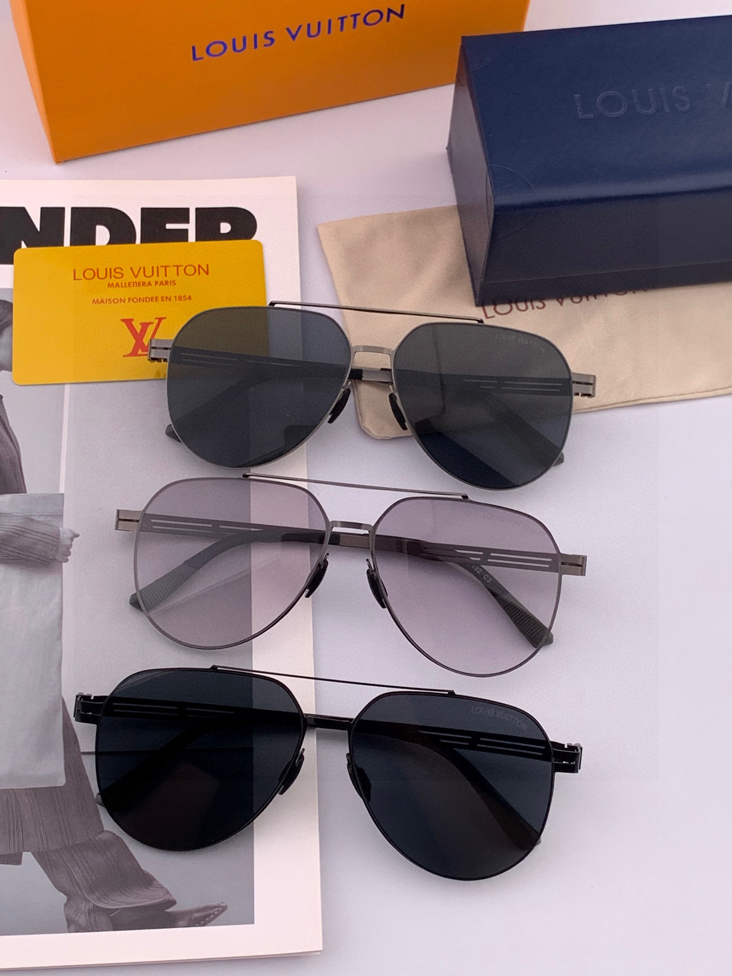 ♦️LV 2025新款男女情侣款太阳镜多边形墨镜iP电镀永不褪色 超轻超有弹性整幅眼镜无螺丝重要的是压不