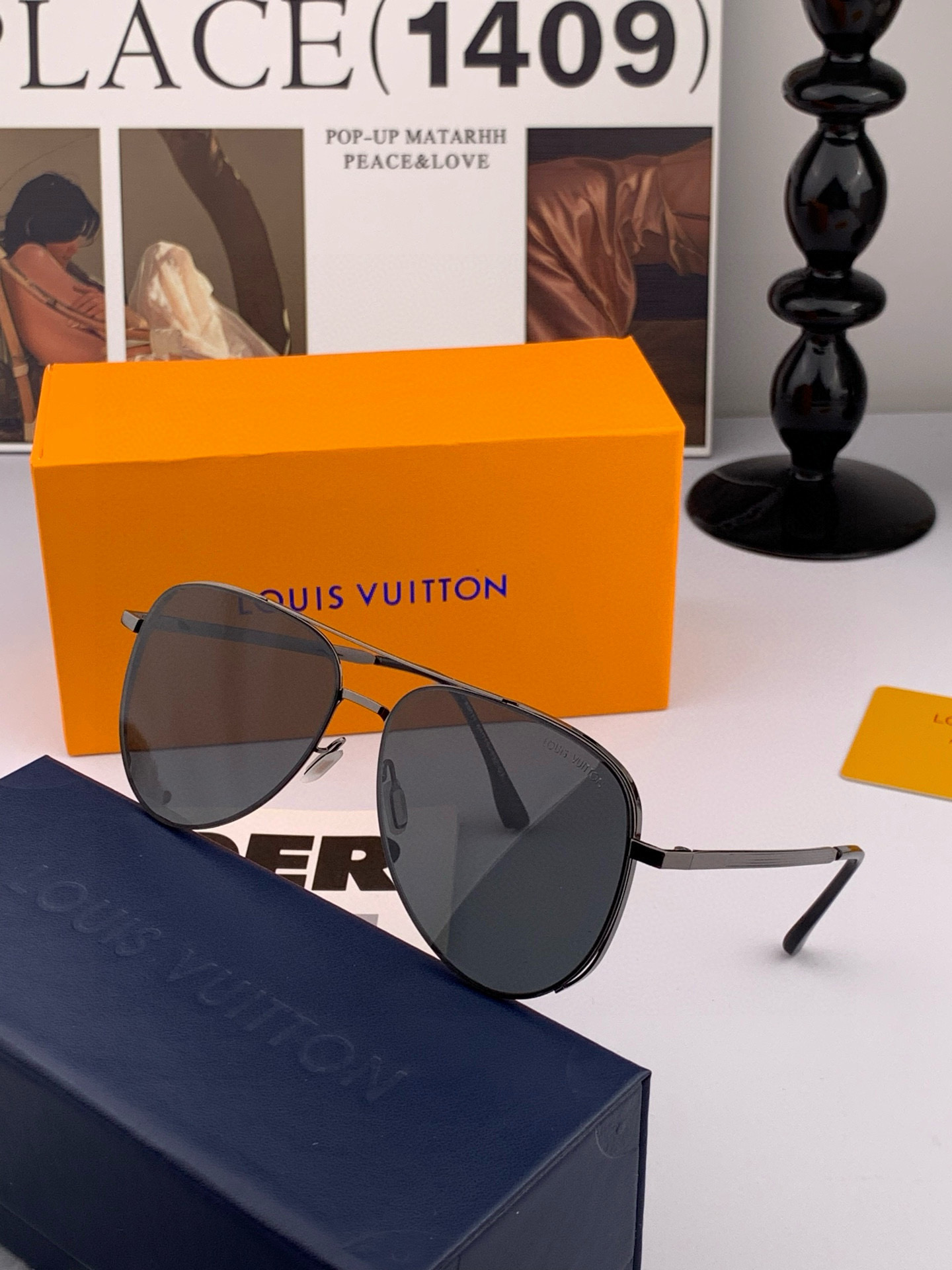       LV 男款炫彩飞行员偏光太阳镜 ❤️材质：高清尼龙加厚卡槽高清偏光镜片 🌹无边框镜架💕颜👍型
