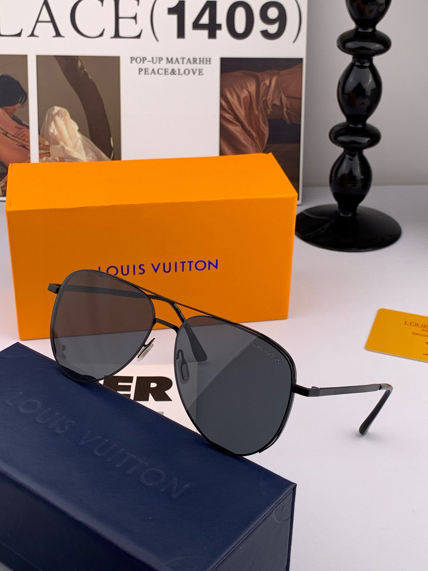       LV 男款炫彩飞行员偏光太阳镜 ❤️材质：高清尼龙加厚卡槽高清偏光镜片 🌹无边框镜架💕颜👍型