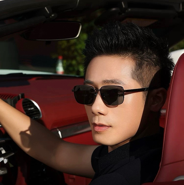         GUCCI 男款炫彩飞行员偏光太阳镜 ❤️材质：高清尼龙加厚卡槽高清偏光镜片 🌹无边框镜