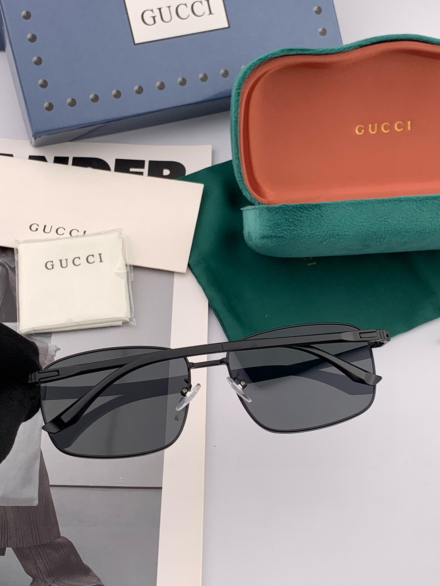         GUCCI 男款炫彩飞行员偏光太阳镜 ❤️材质：高清尼龙加厚卡槽高清偏光镜片 🌹无边框镜