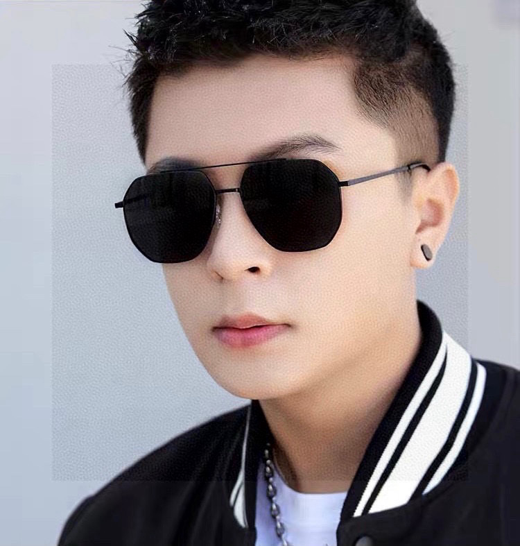       LV 男款炫彩飞行员偏光太阳镜 ❤️材质：高清尼龙加厚卡槽高清偏光镜片 🌹无边框镜架💕颜👍型