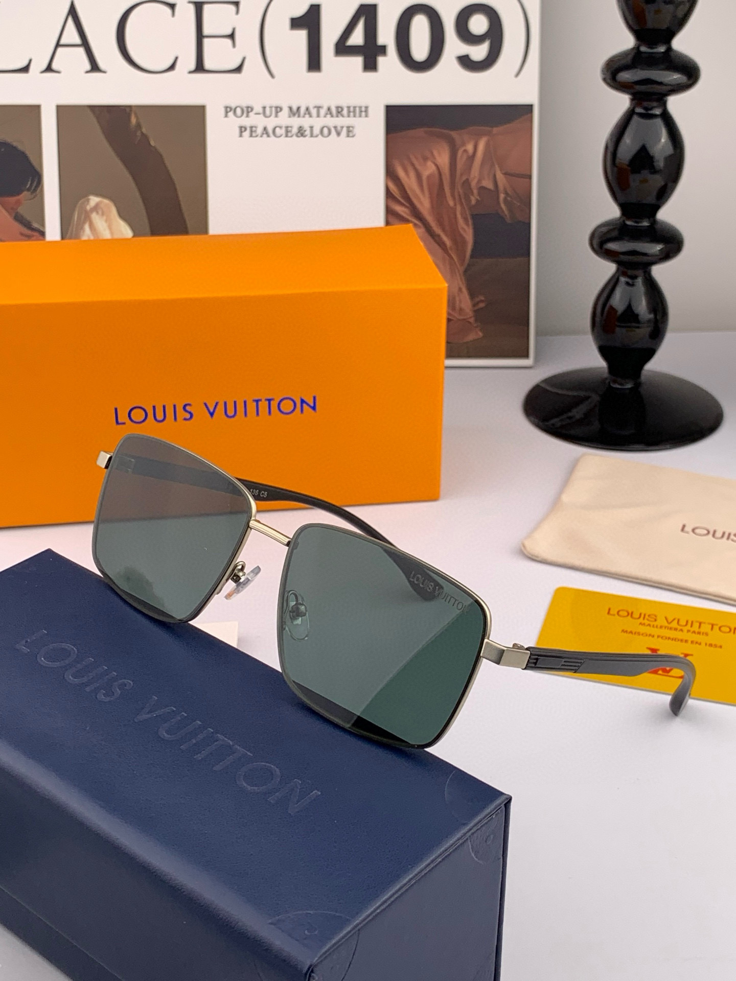       LV 男款炫彩飞行员偏光太阳镜 ❤️材质：高清尼龙加厚卡槽高清偏光镜片 🌹无边框镜架💕颜👍型