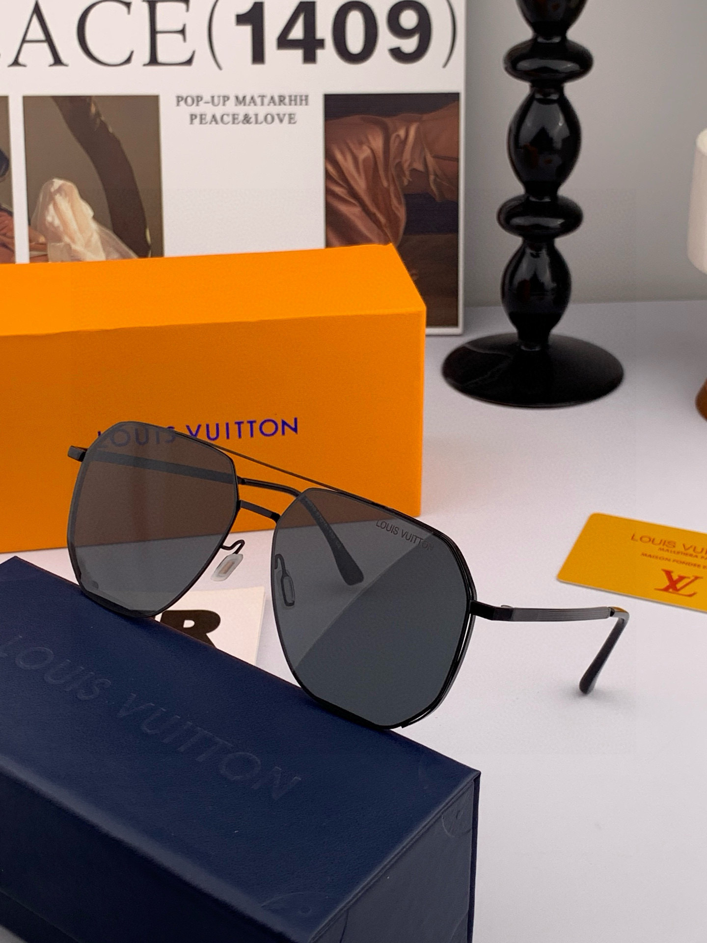       LV 男款炫彩飞行员偏光太阳镜 ❤️材质：高清尼龙加厚卡槽高清偏光镜片 🌹无边框镜架💕颜👍型