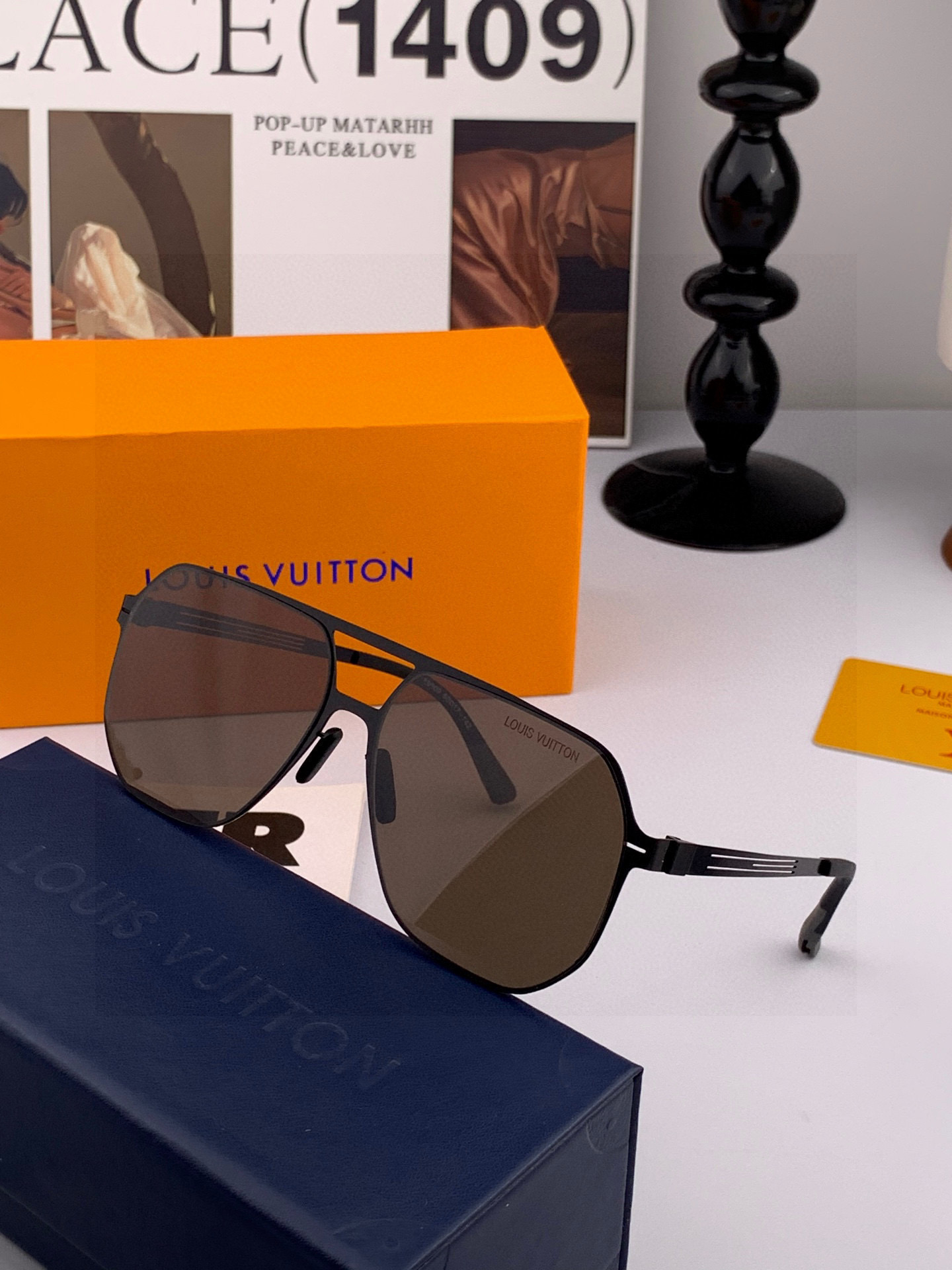 ♦️LV 2025新款男女情侣款太阳镜多边形墨镜iP电镀永不褪色 超轻超有弹性整幅眼镜无螺丝重要的是压不