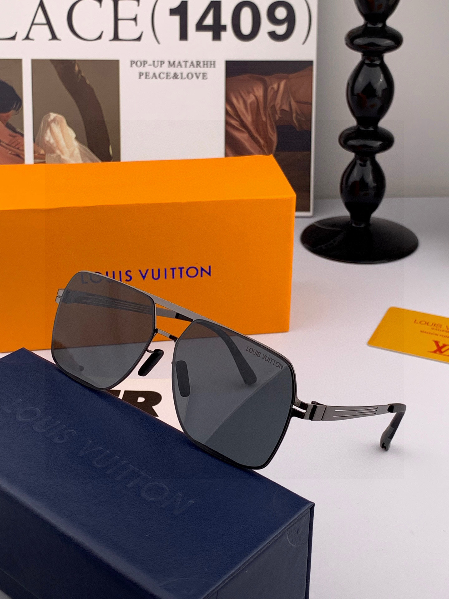 ♦️LV 2025新款男女情侣款太阳镜多边形墨镜iP电镀永不褪色 超轻超有弹性整幅眼镜无螺丝重要的是压不