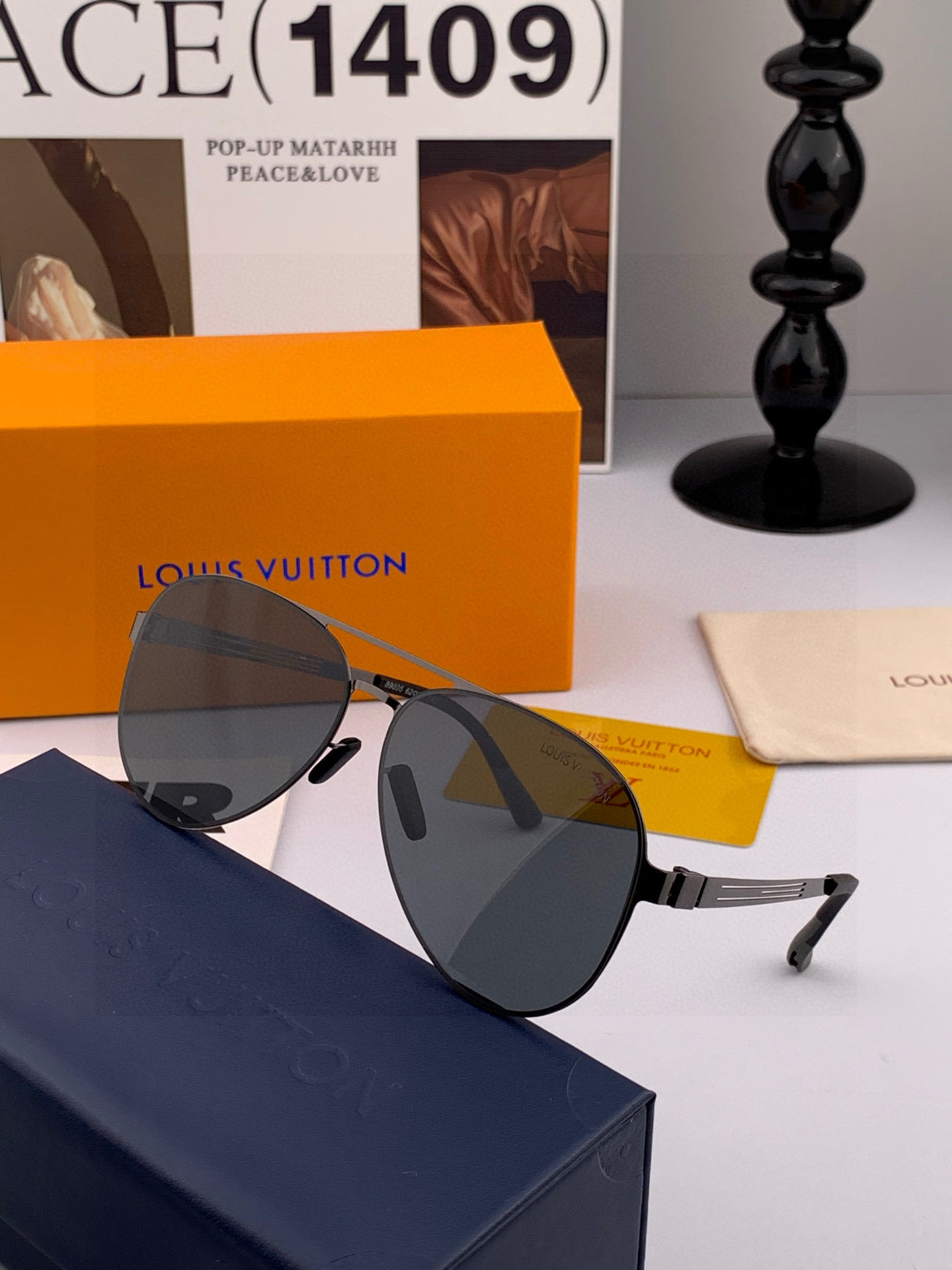 ♦️LV 2025新款男女情侣款太阳镜多边形墨镜iP电镀永不褪色 超轻超有弹性整幅眼镜无螺丝重要的是压不